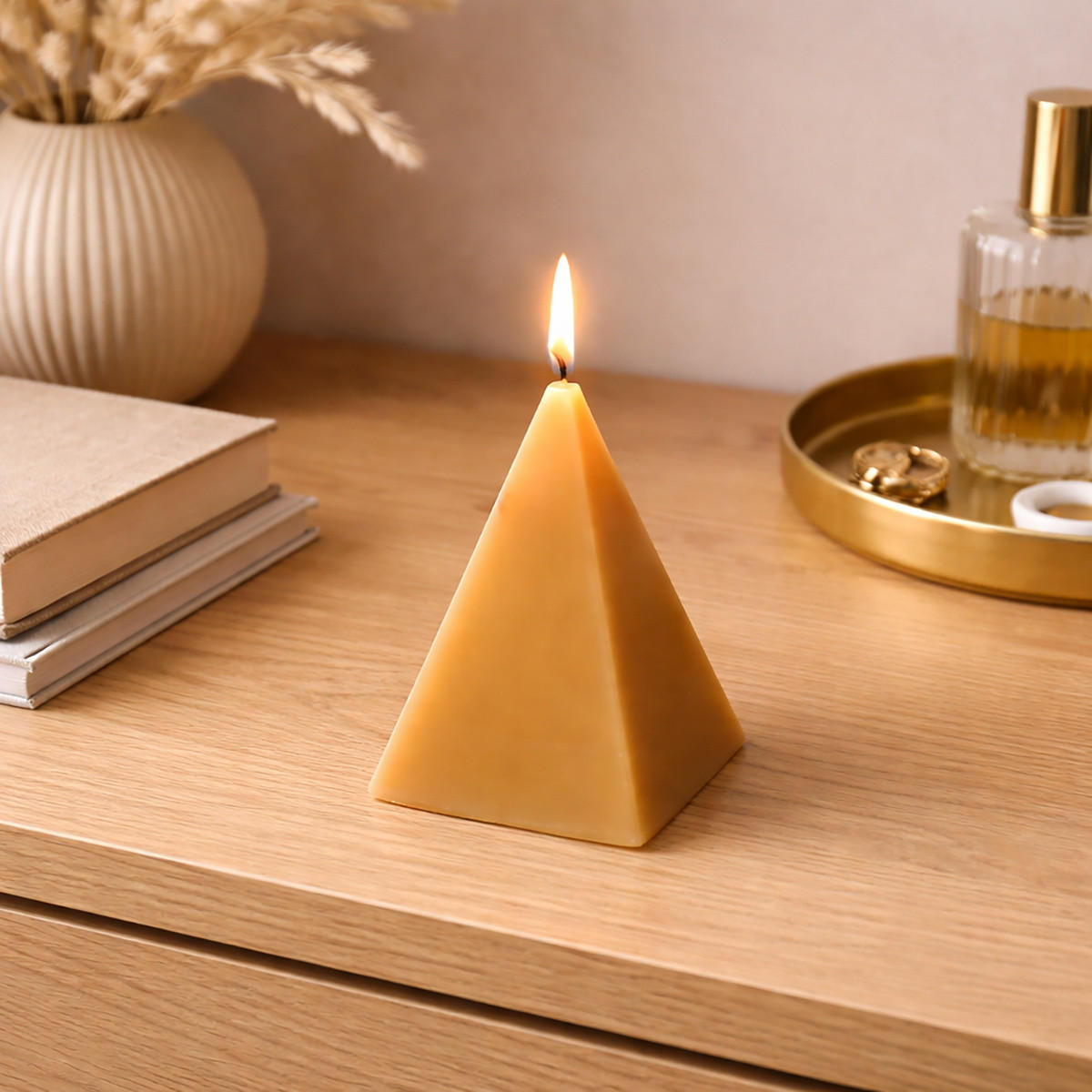 DEKO-KERZE pyramidenförmig Arty 7,4/7,4/12 cm - Beige, Paraffin (7.4/12/7.4cm) - Homea