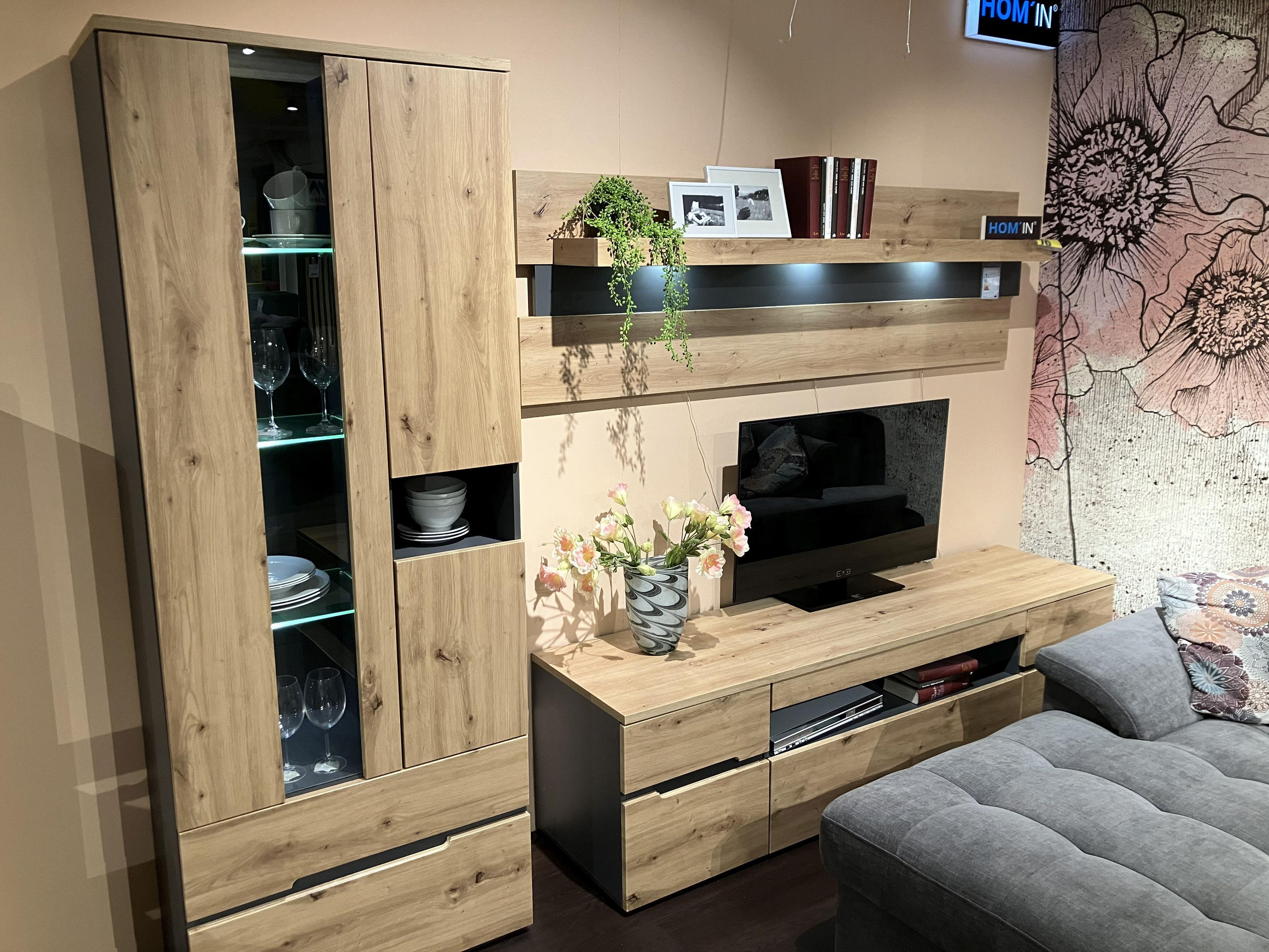 DNEVNI REGAL DETROIT - Hom`in