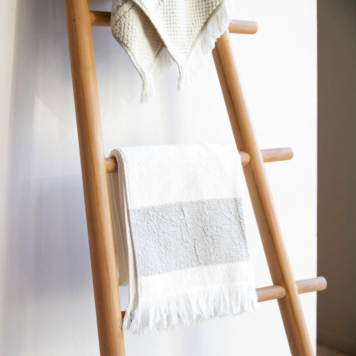 HANDTUCHHALTER Carla Natur aus Teak - Naturfarben, Holz (54/170/4cm) - Tikamoon