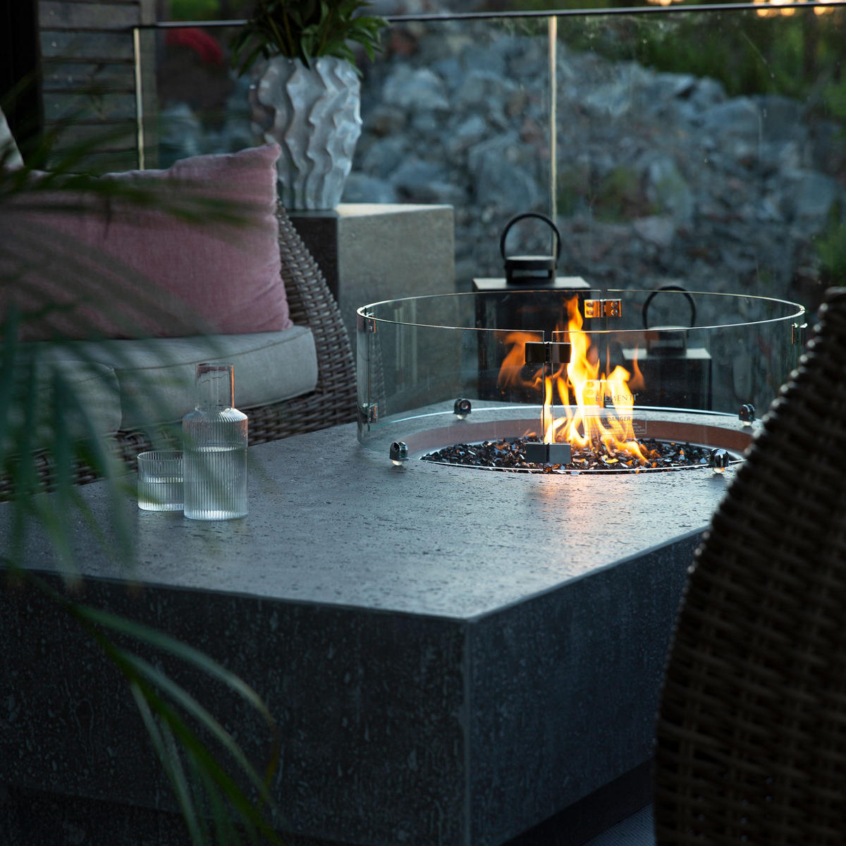 FEUERTISCH Metropolis Gasfeuerstelle aus GF-Beton 142/81/35 cm - Hellgrau, Naturmaterialien (81/35/142cm) - Elementi