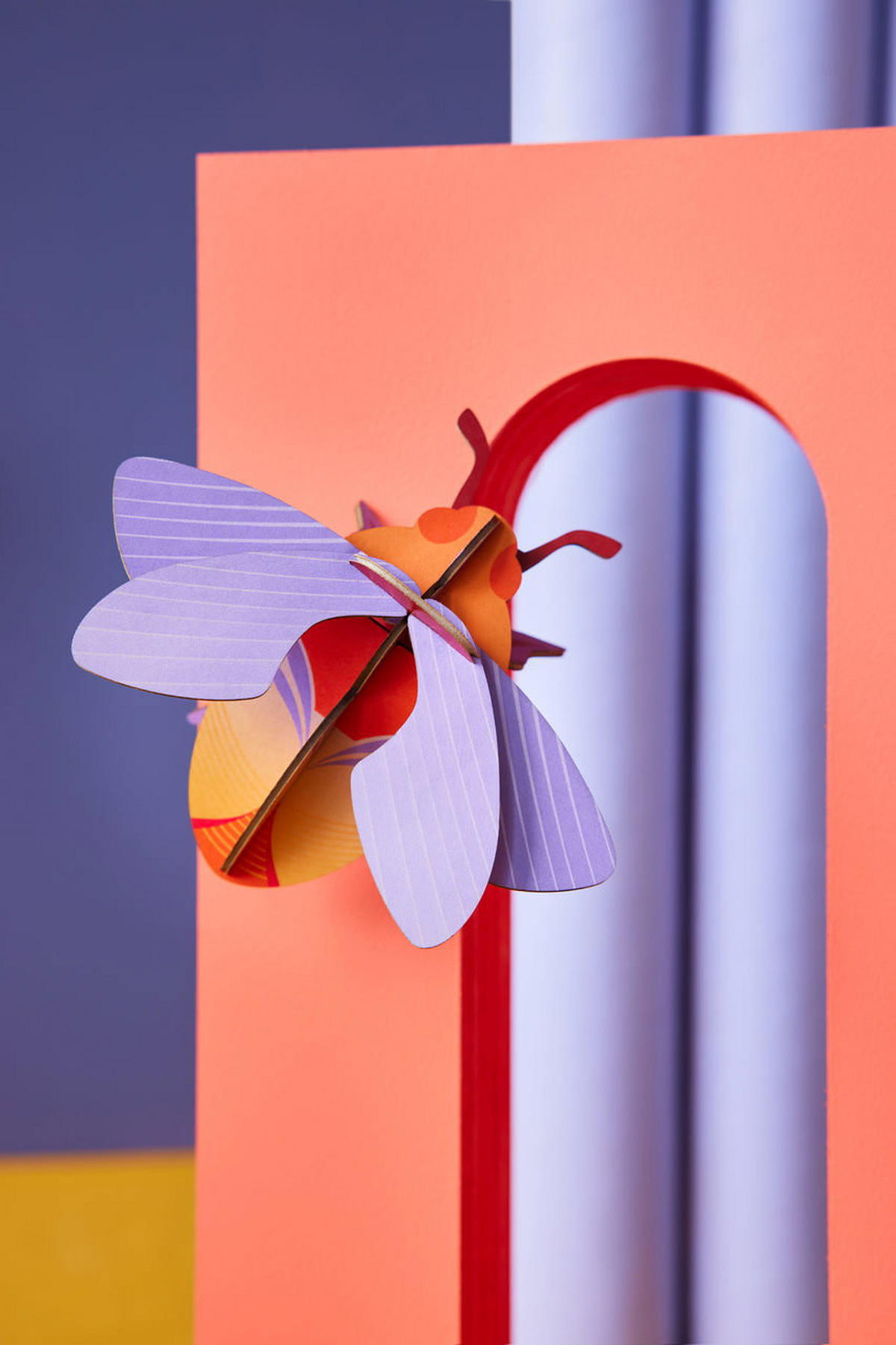WANDDEKO Hummel 13/5.5 cm - Lila/Orange, Wellpappe (13/5.5/11cm) - Studio Roof