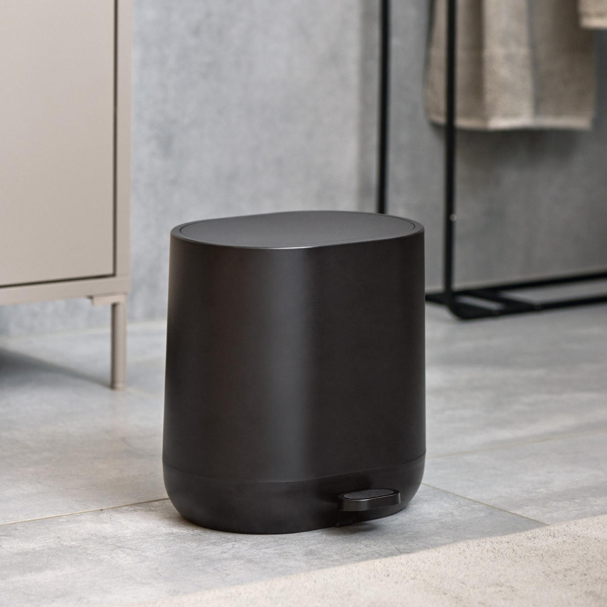 TRETEIMER mit Absenkautomatik 6 l 26/22,5/26,5 cm - Schwarz, Kunststoff (22.5/26.5/26cm) - ZELLER