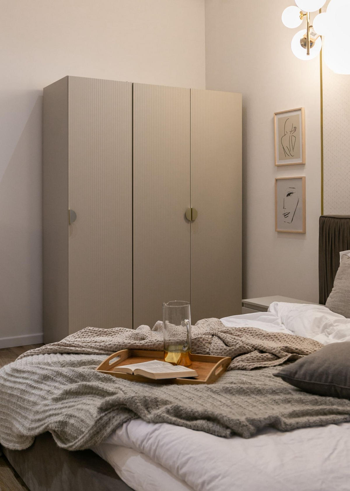 KLEIDERSCHRANK Moonir Greige 150 cm - Taupe/Goldfarben, Holzwerkstoff/Metall (150/200.5/57cm) - Selsey