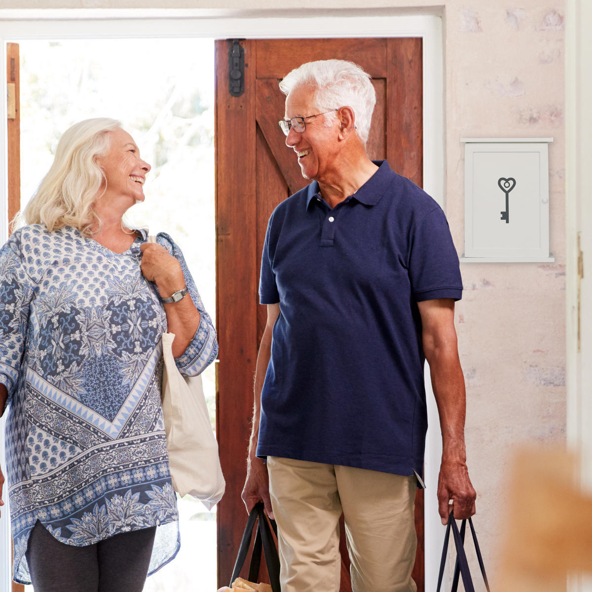 SKRINKA na kľúče - biela, kov/kompozitné drevo (22/29/8cm) - Relaxdays