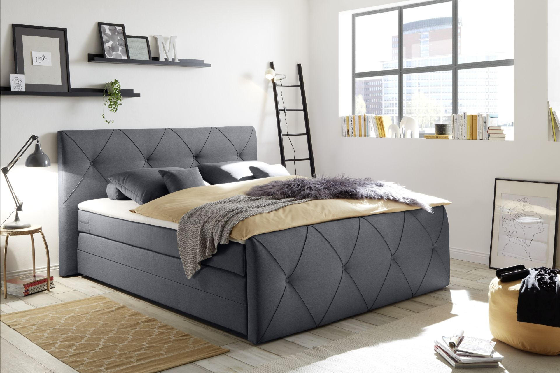 Sivi boxspring krevet marke Hom'in