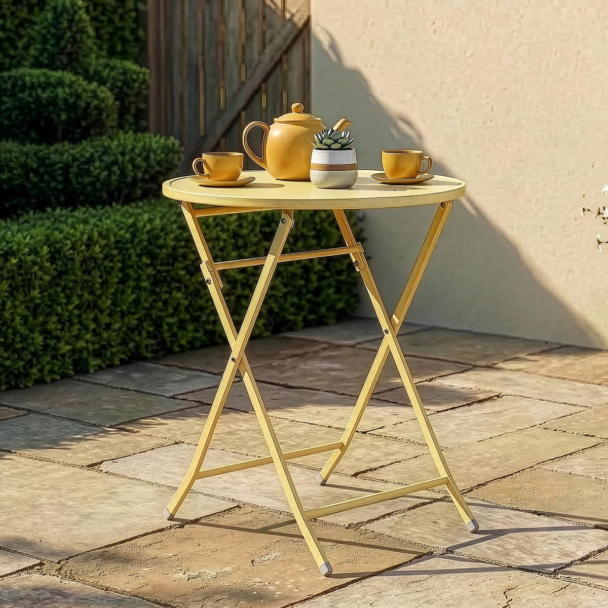 SKLÁDACÍ ZAHRADNÍ STŮL Sande - žlutá, kov (62/62/71cm) - [en.casa]