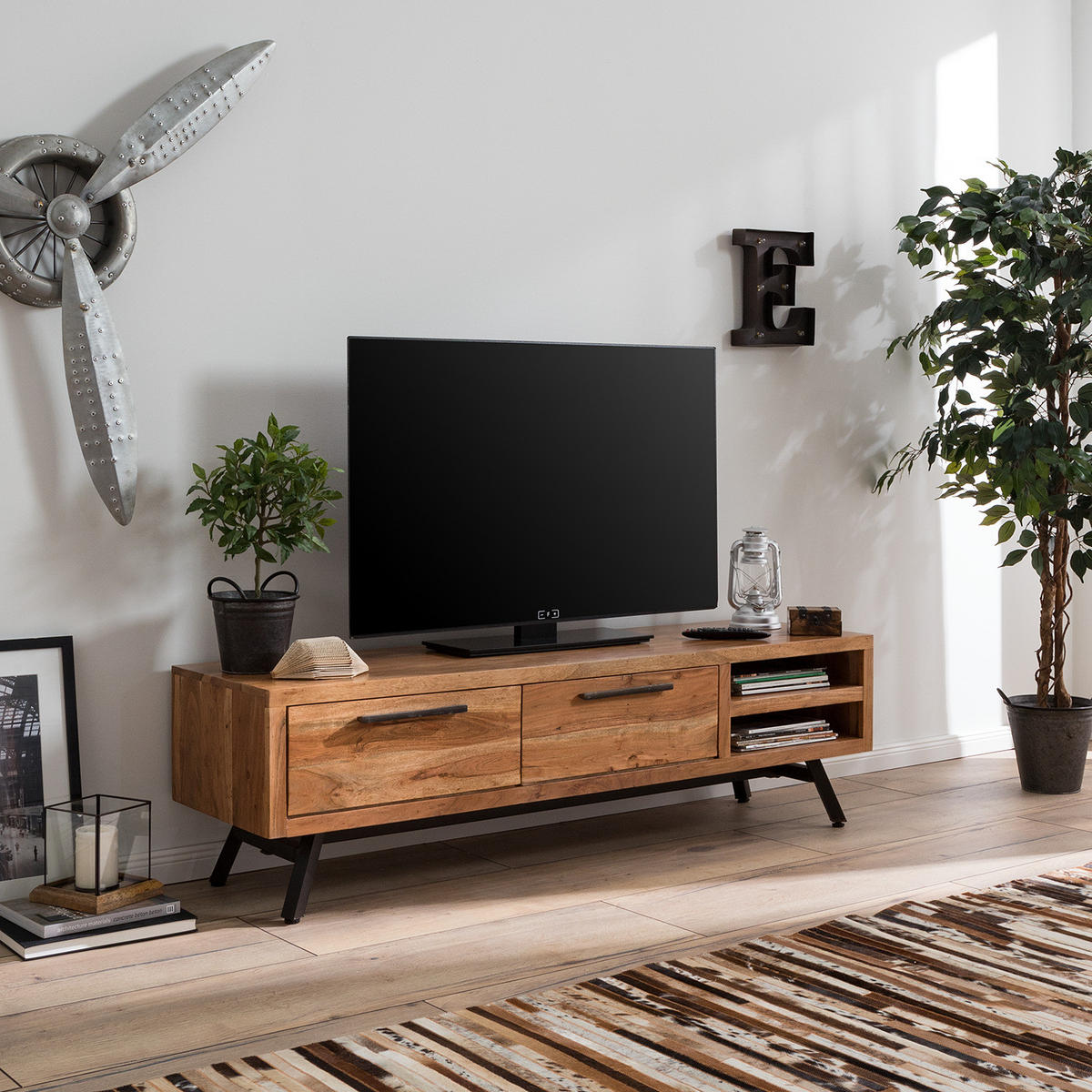 TV-LOWBOARD - Akazie massiv / Metall - Akaziefarben, Holz (160/46/45cm) - home24