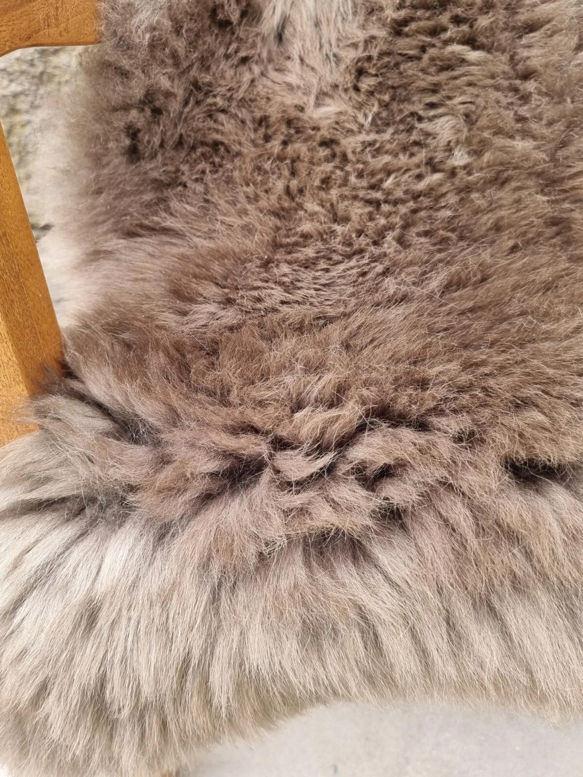 SCHAFFELL Premium Lammfell Natur ungeschoren weiche Wolle Taupe dyed ca. 105 cm - Taupe, Fell (55/105cm) - Provellus