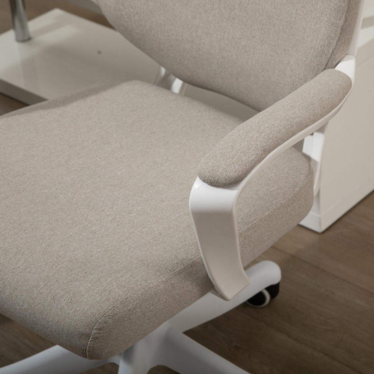 BÜROSTUHL DE-05110 Ergonomisch, Armlehnen, Wippfunktion & Leinenoptik Beige/Weiß - Beige/Weiß, Kunststoff (69/100/62cm) - ComfortXL