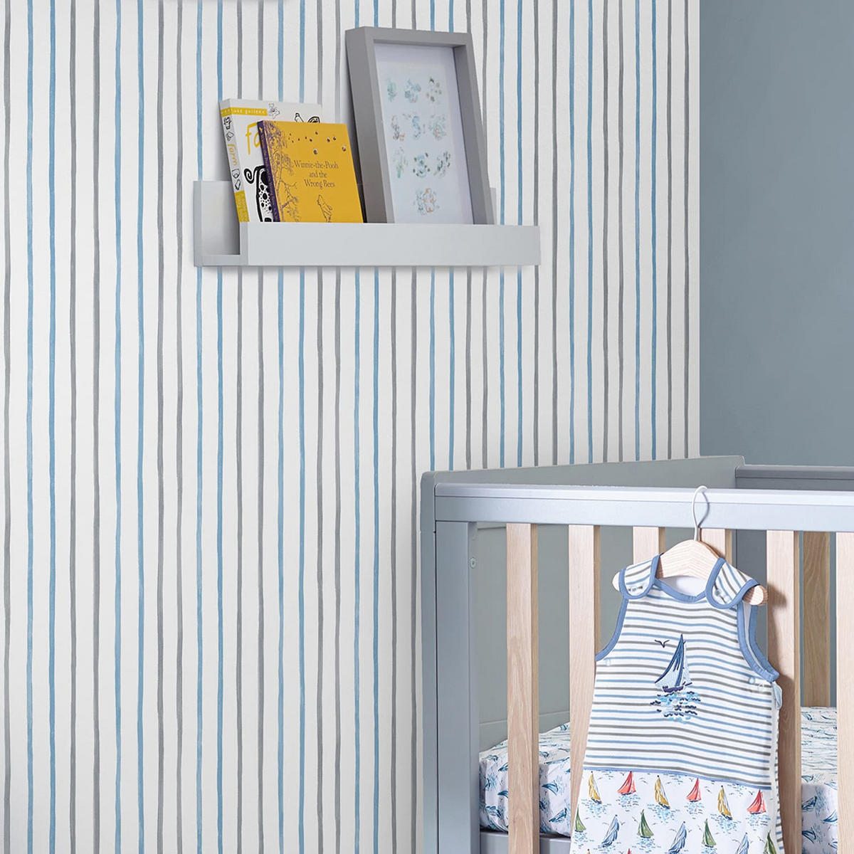 VLIESTAPETE Painterly Stripe | Blau Weiß | Streifen | 10mx52cm - Blau, Papier/Kunststoff (52/1000cm) - Graham & Brown