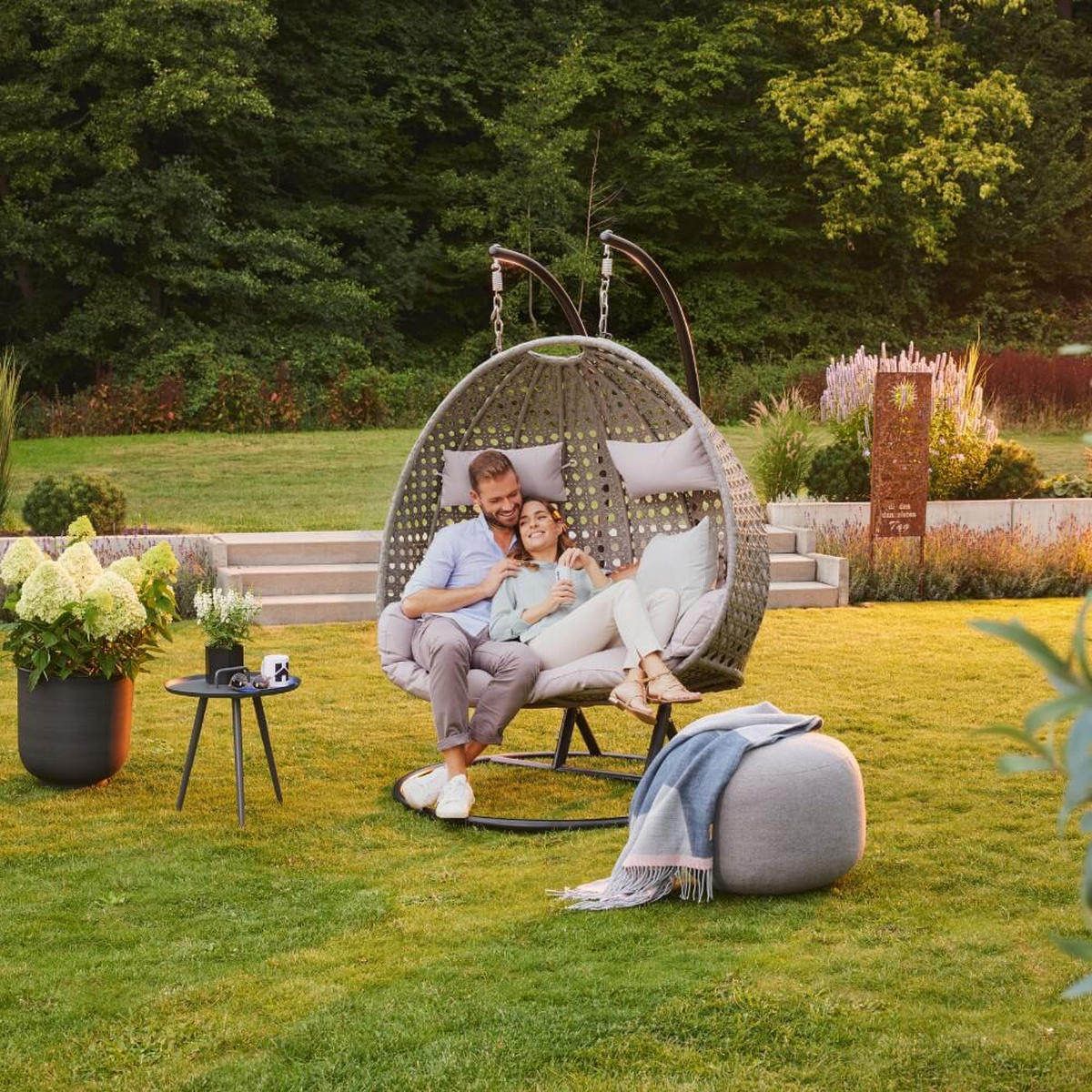 POLYRATTAN Hängesessel mit Regenabdeckung TWIN - Grau für 2 Personen - Grau, Kunststoff (145/126/74cm) - Home Deluxe