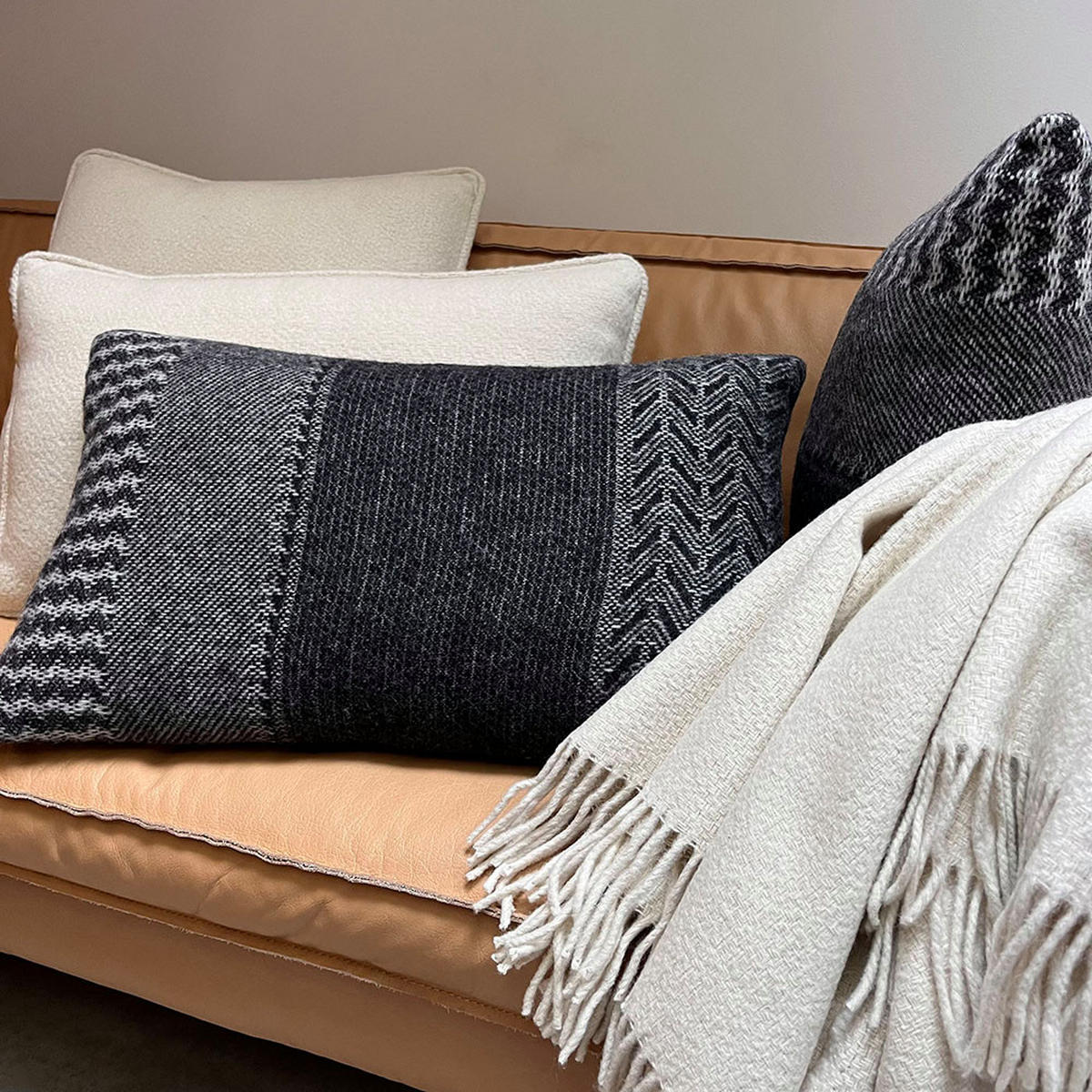 WOLLKISSEN Uptown schwarzes Rechteck 35x60 - Schwarz, Textil (60/35/12cm) - Malagoon