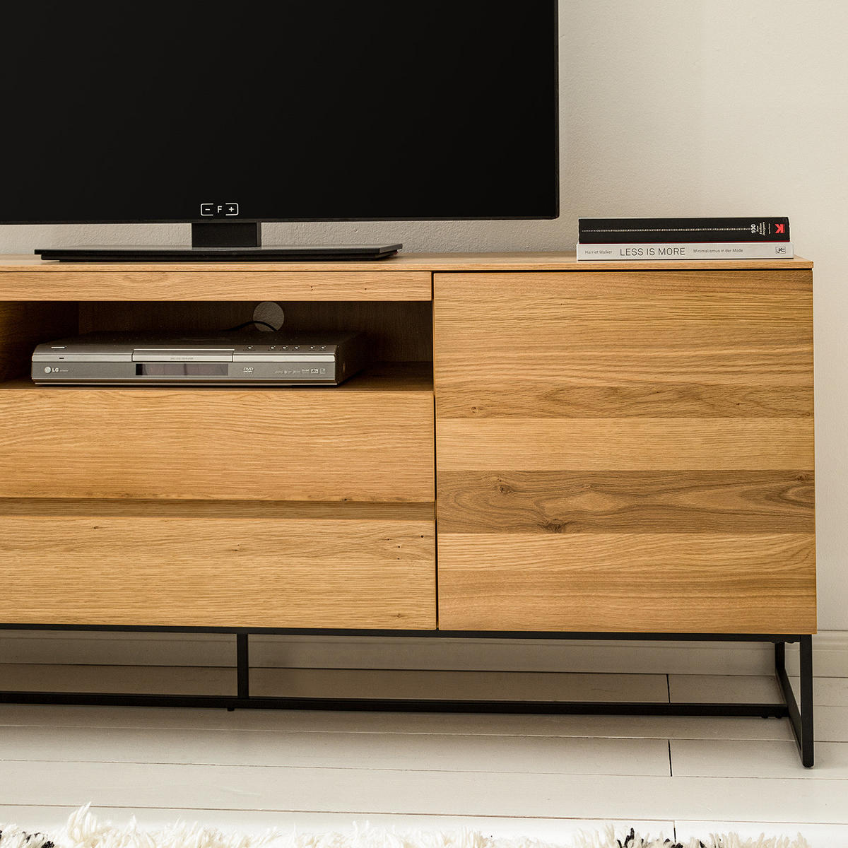 TV-LOWBOARD - Echtholzfurnier / Eisen, Breite 165 cm - Eichefarben/Schwarz, Holzwerkstoff (165/67/40cm) - home24