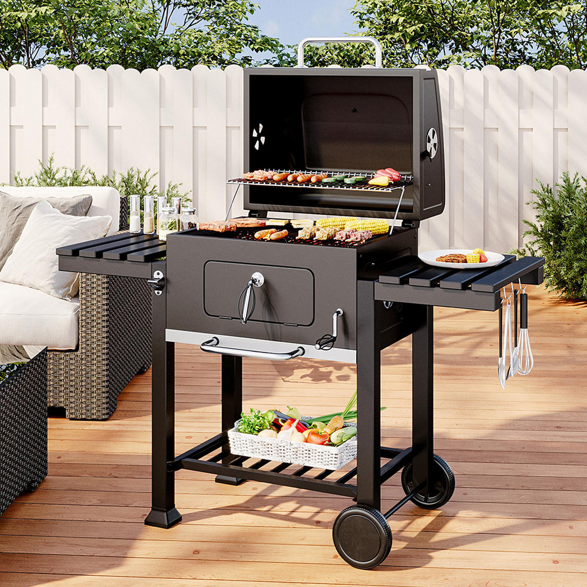 HOLZKOHLEGRILL aus Karbonstahl in Schwarz Tragbarer Outdoor BBQ 2 Seitentischen Temperaturbereich: 100-800°F 138cm B x 48.5cm T x 108cm H - Schwarz, Metall (138/108/48.5cm) - Livingandhome