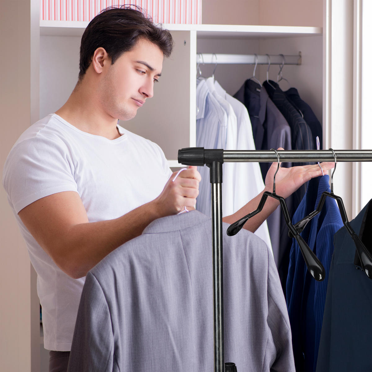 VEŠIAK na saka - čierna, kov/plast (41.5/22/3cm) - Relaxdays