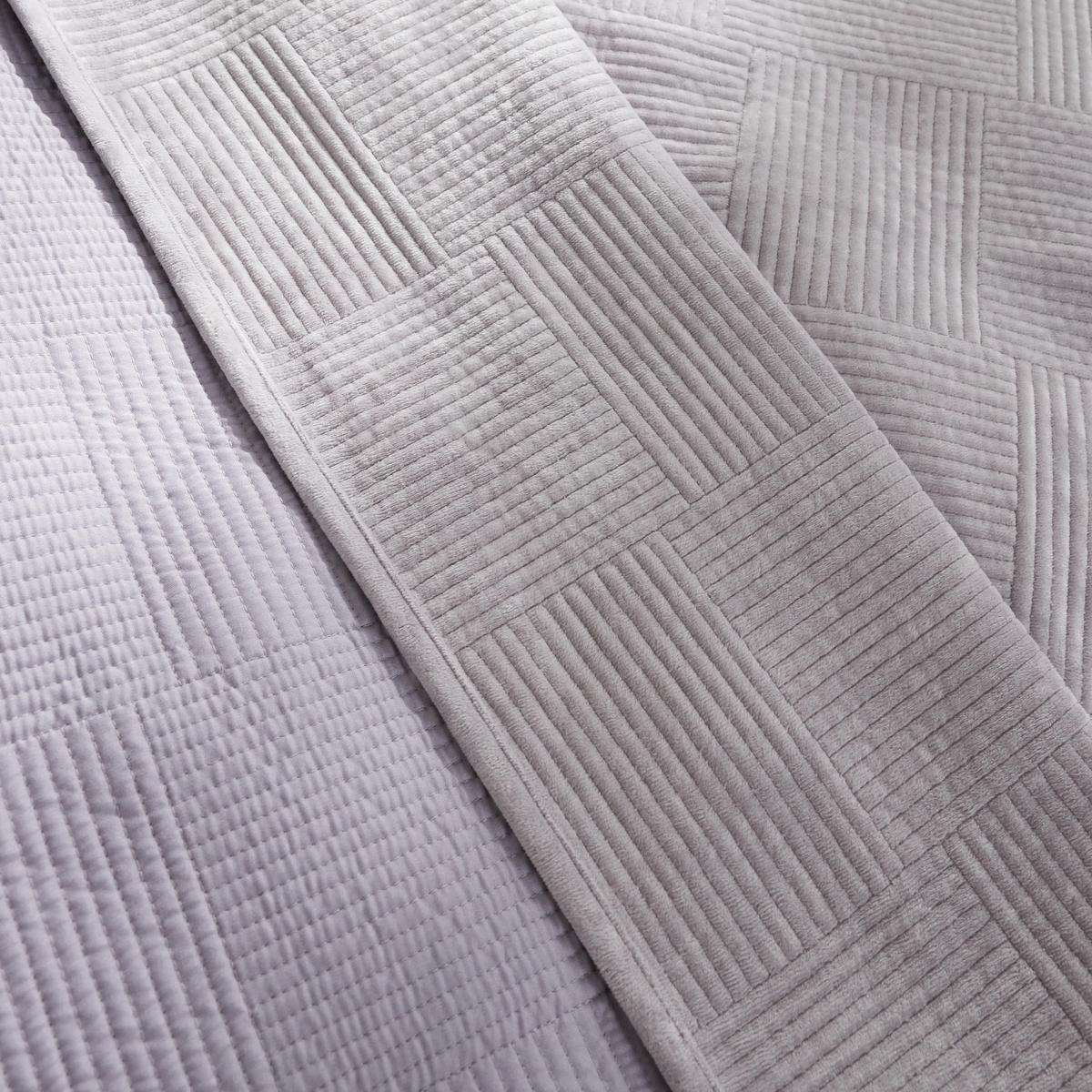 TAGESDECKE Quadron - Violett, Textil (200/220cm) - home&you