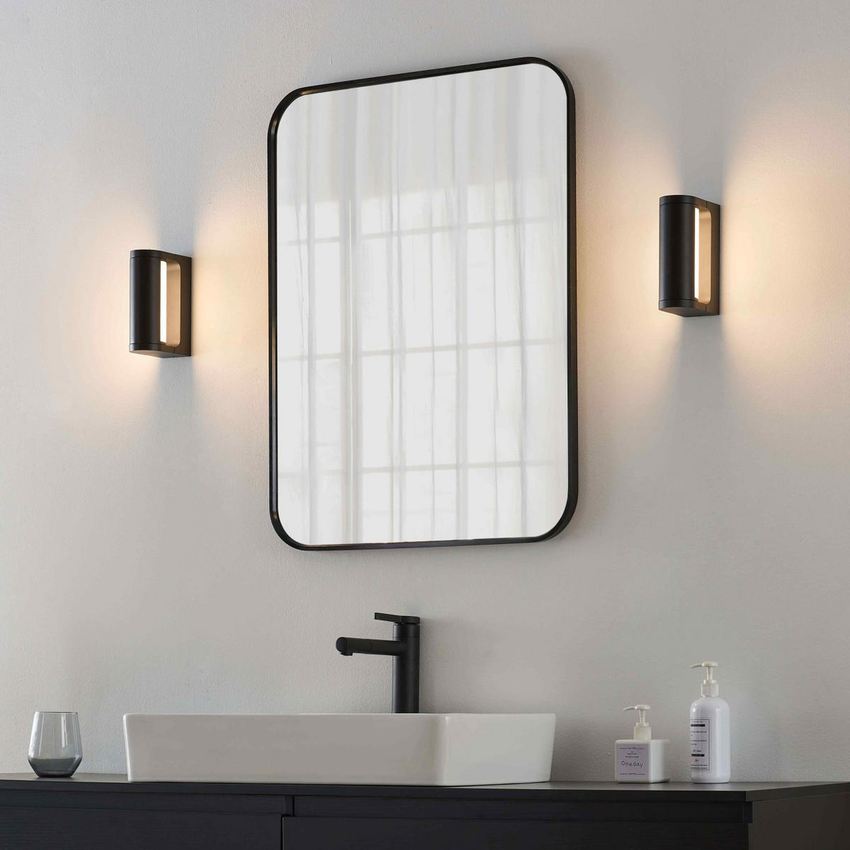 WANDLEUCHTE Ilona, Schwarz und weiß, 17.6cm - Weiß, Metall (10/6.3/17.6cm) - KOSILUM