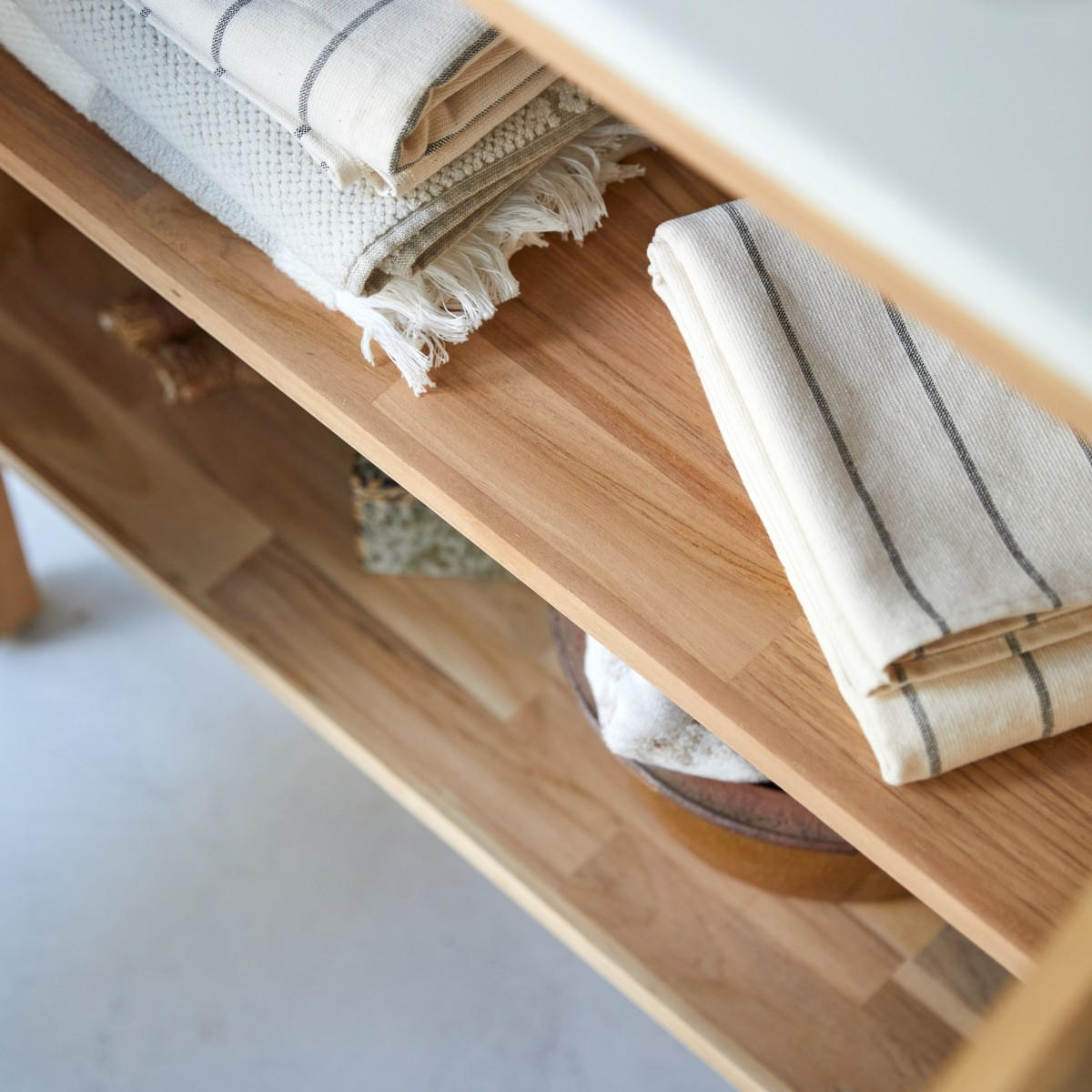 BADEZIMMERMÖBEL Jill Natur aus Teak - Naturfarben, Holz (82/90/47cm) - Tikamoon