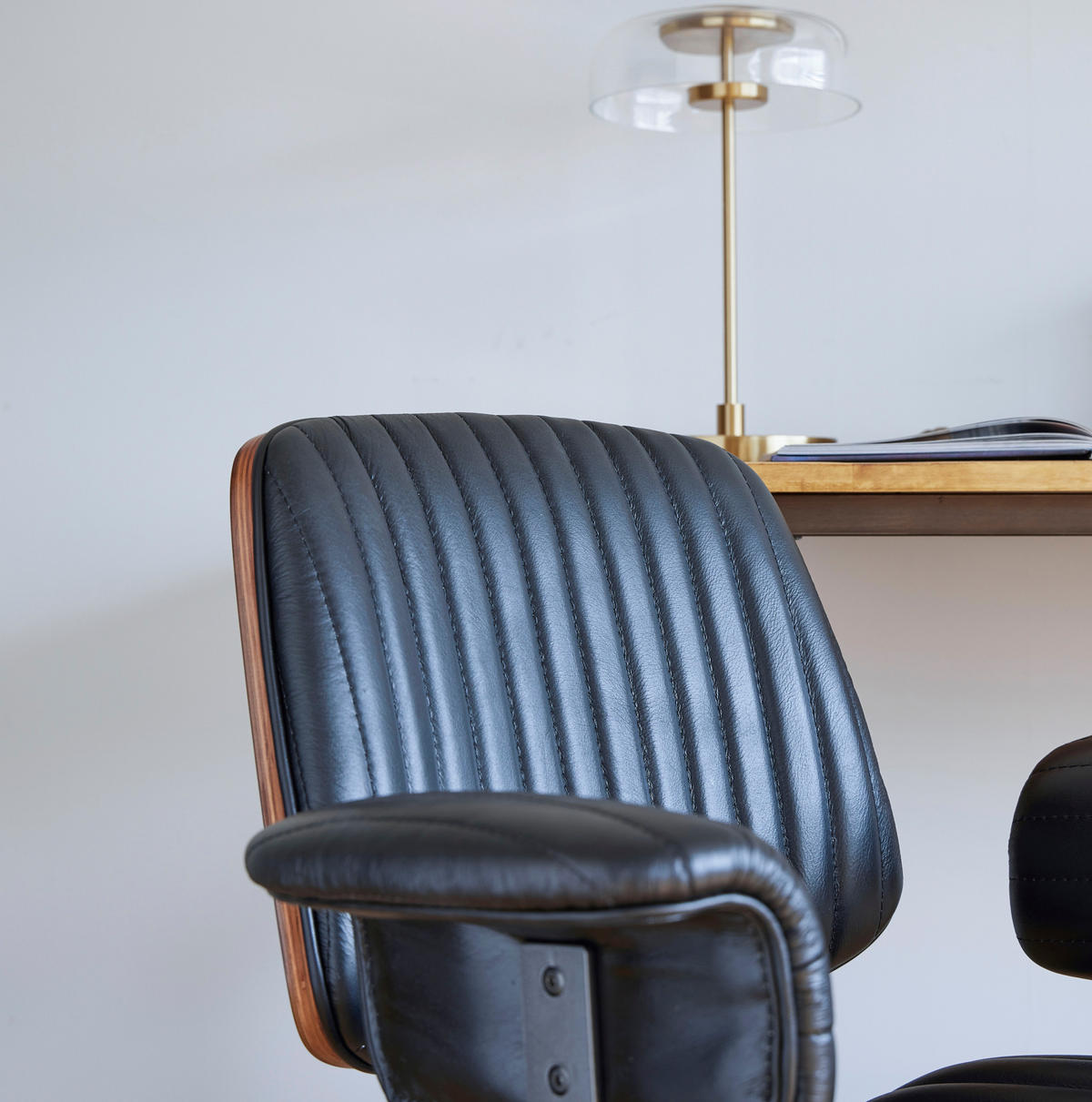 BÜROSTUHL in Schwarz 59x73x87 cm aus Echtleder mit gepolsterten Armlehnen und Drehfunktion - Schwarz, Leder (73/87/59cm) - IVMEU