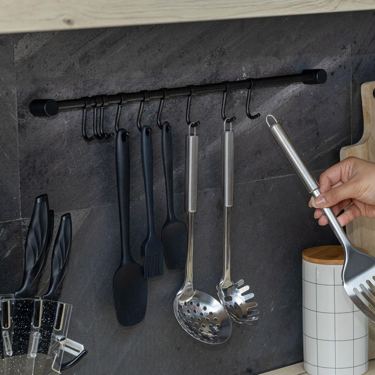 KÜCHEN HAKENLEISTE mit 9 Haken - Schwarz, Metall (3.4/2.2/49.8cm) - Intirilife