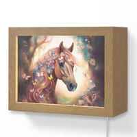 NÁSTĚNNÁ LAMPA Kůň - Příroda - Květiny - Motýli - Les 20x15 cm - tmavě hnědá, kompozitní dřevo (20/15/8cm) - OnlyWow