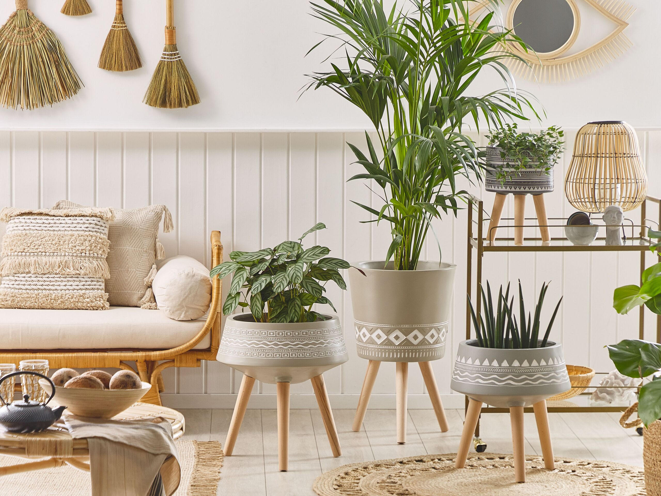 PFLANZENSTÄNDER taupe mit Holzbeinen 63 cm Arta - Hellbraun/Beige, Stein (63cm) - Beliani
