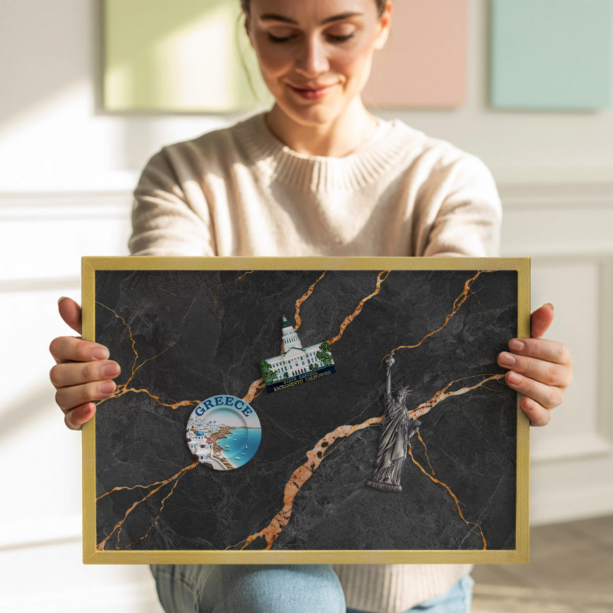 MAGNETTAFEL 70x50 cm Goldener Rahmen Verzierte Dunkle Marmoroptik - Brombeere, Metall (70/50/0.4cm) - TULUP