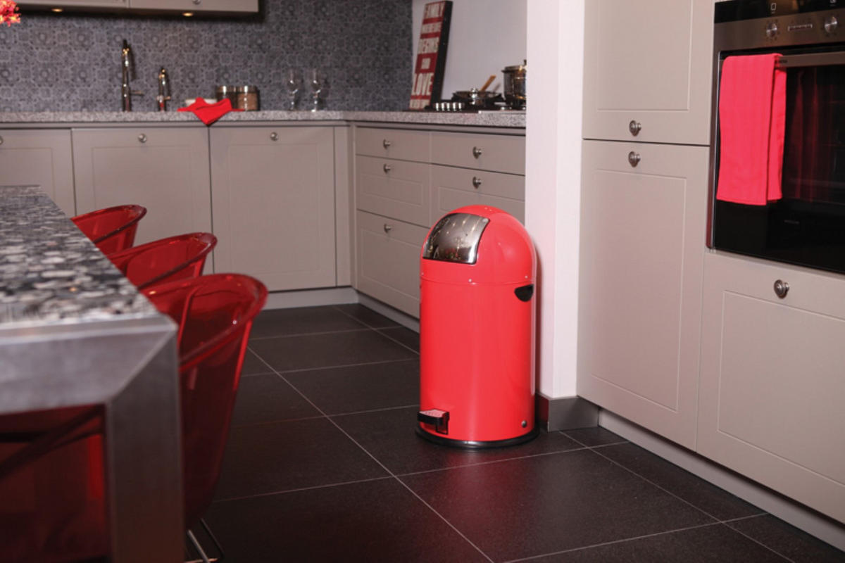 MÜLLEIMER Stilvoller Eleganter Mit Starkem Fußpedal und Verzinktem Inneneimer 33 Liter 70 x 38 x 37,5 cm Rot - Rot, Metall (38/70/43.5cm) - PROREGAL