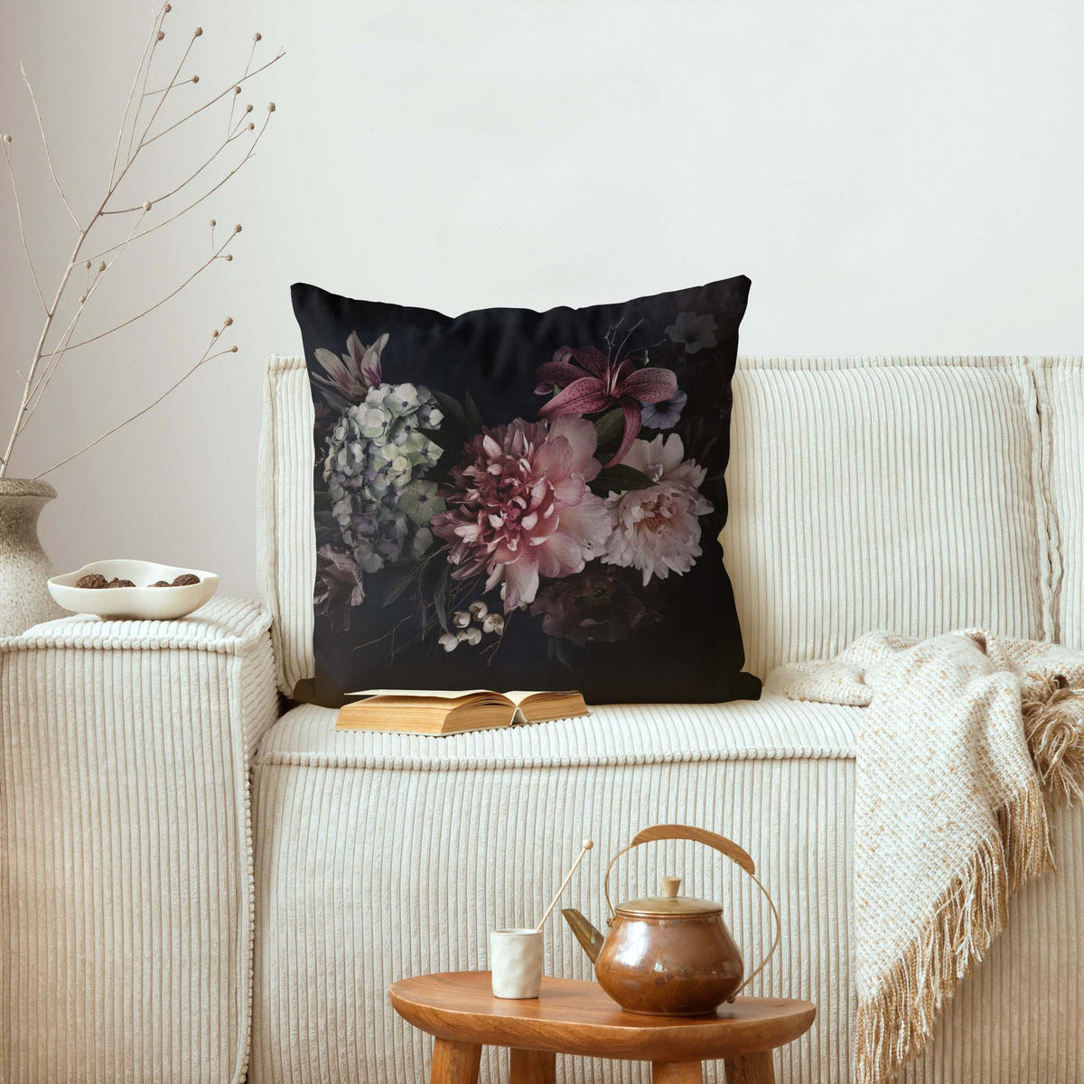 DEKOKISSEN Blumen mit Nebel auf Schwarz 40/40 cm - Schwarz, Textil (40/40/10cm) - Bilderwelten