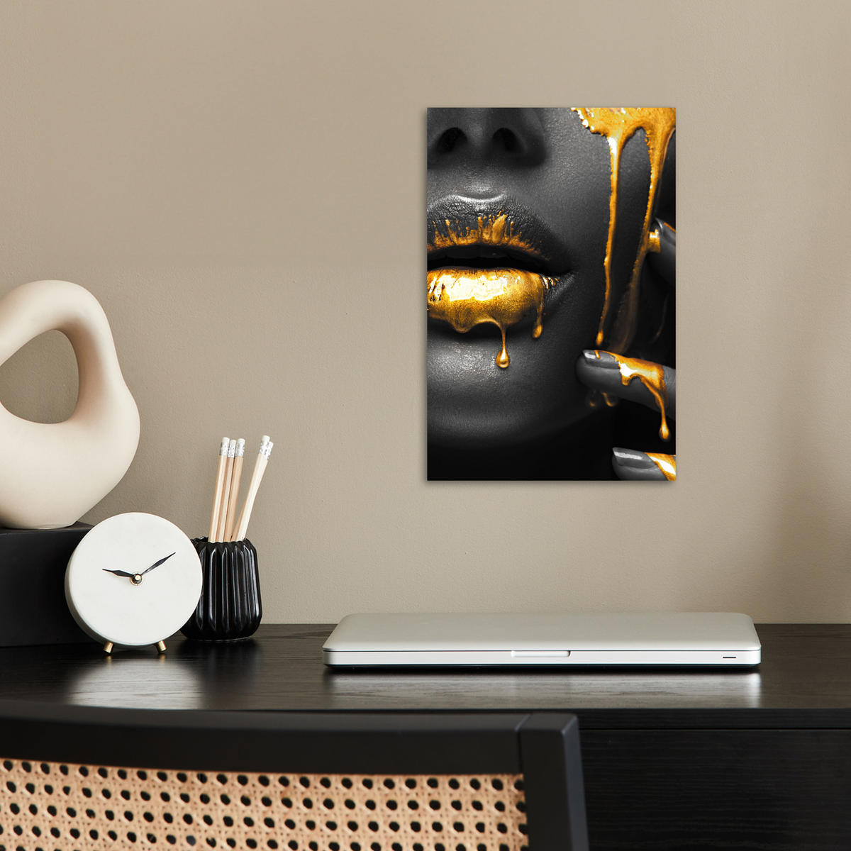 POSTER Frau - Schwarz - Gold - Gesicht - Lippen 20x30 cm - Goldfarben, Papier (20/30/0.1cm) - MuchoWow