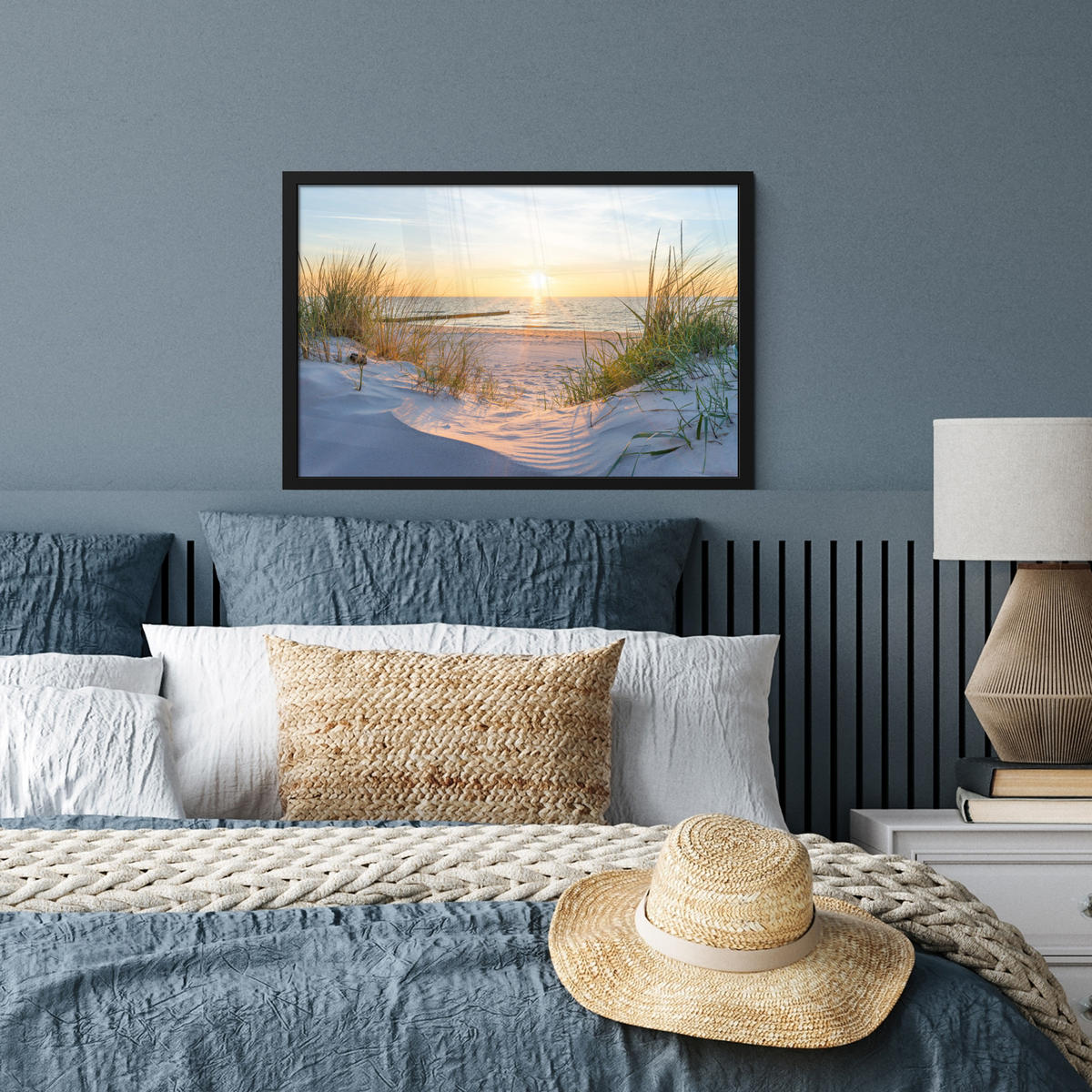 ZARÁMOVANÝ PLAGÁT Pláž - Slnko - Duny - Tráva - Piesok - Horizont 60x40 cm - svetlomodrá, papier (60/40cm) - MuchoWow