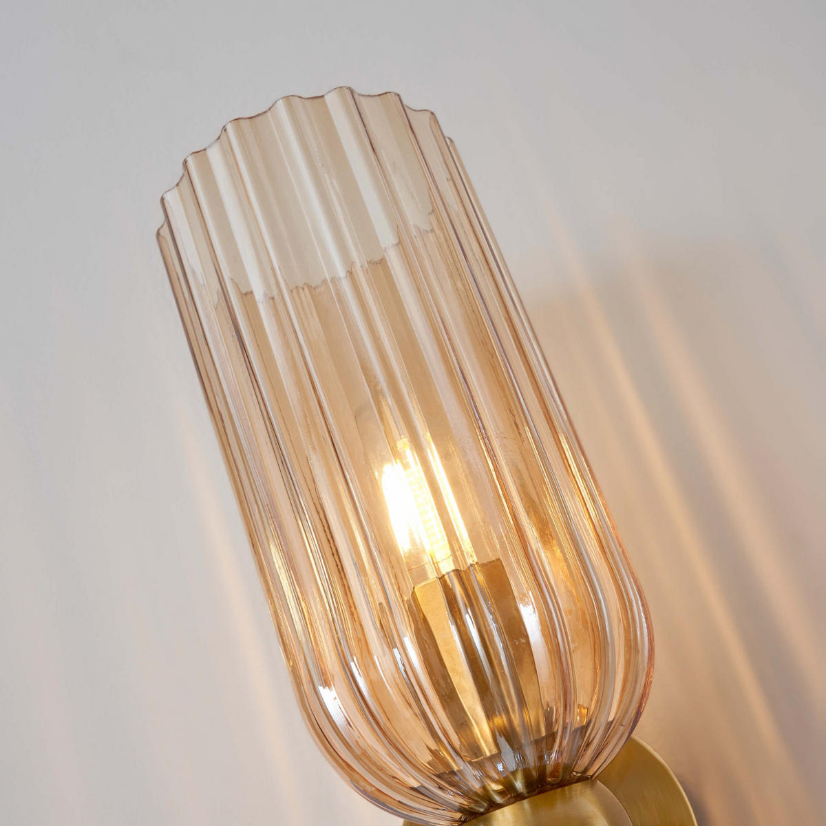 WANDLEUCHTE Leonora, Bernstein und Messing, 42.5cm - Goldfarben, Glas (10/42.5/16cm) - KOSILUM