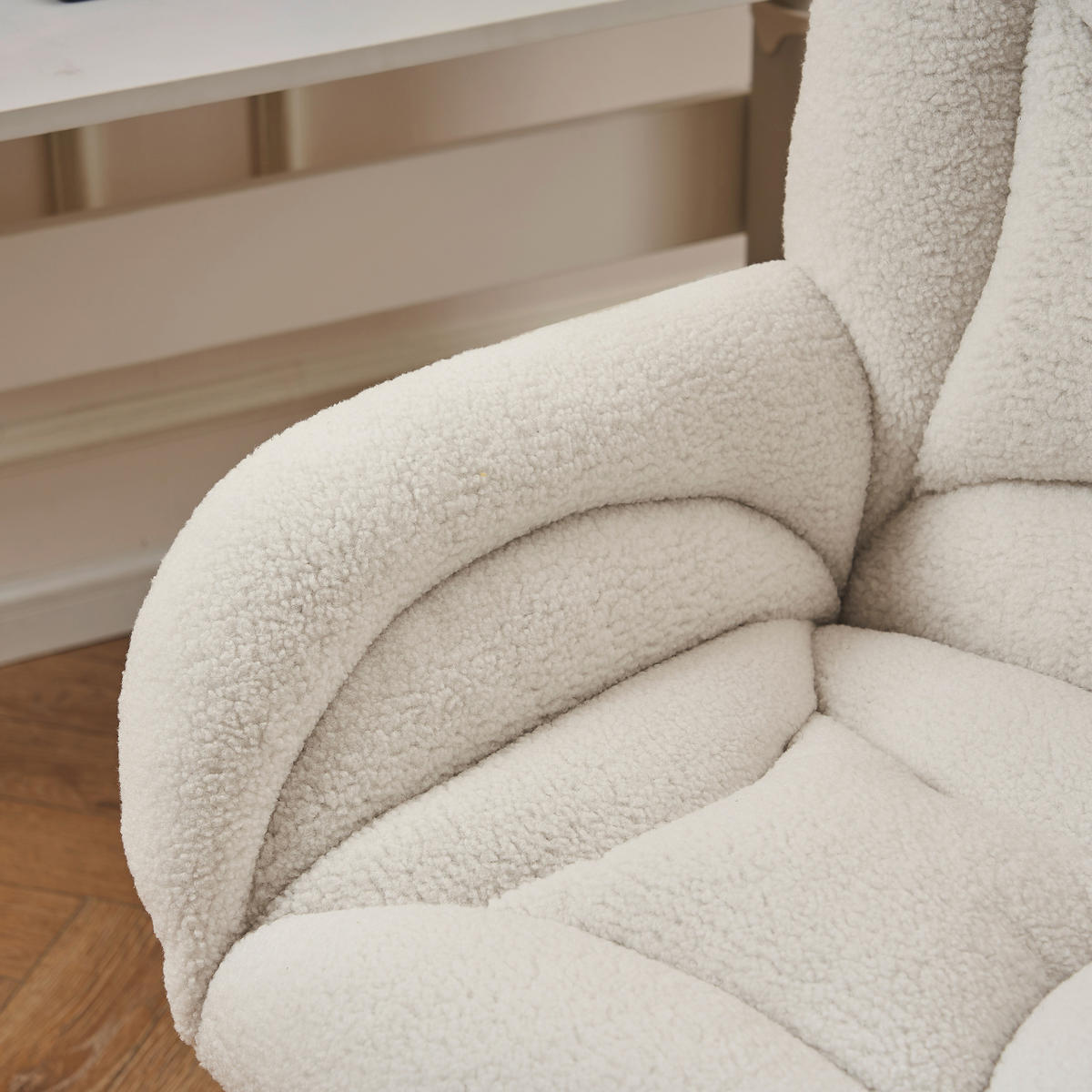 BÜROSTUHL aus Teddy-Stoff in Weiß und Gold, höhenverstellbar und 360° drehbar - Weiß, Textil (64/92.5/62cm) - Urban Meuble