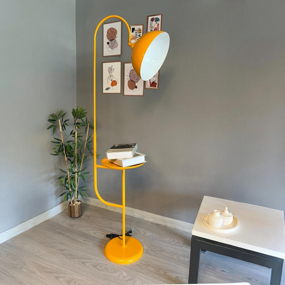 STEHLAMPE Gorkiede aus Metall mit Dimmer und Ablage - Gelb, Metall (37/37/170cm) - Bamyum