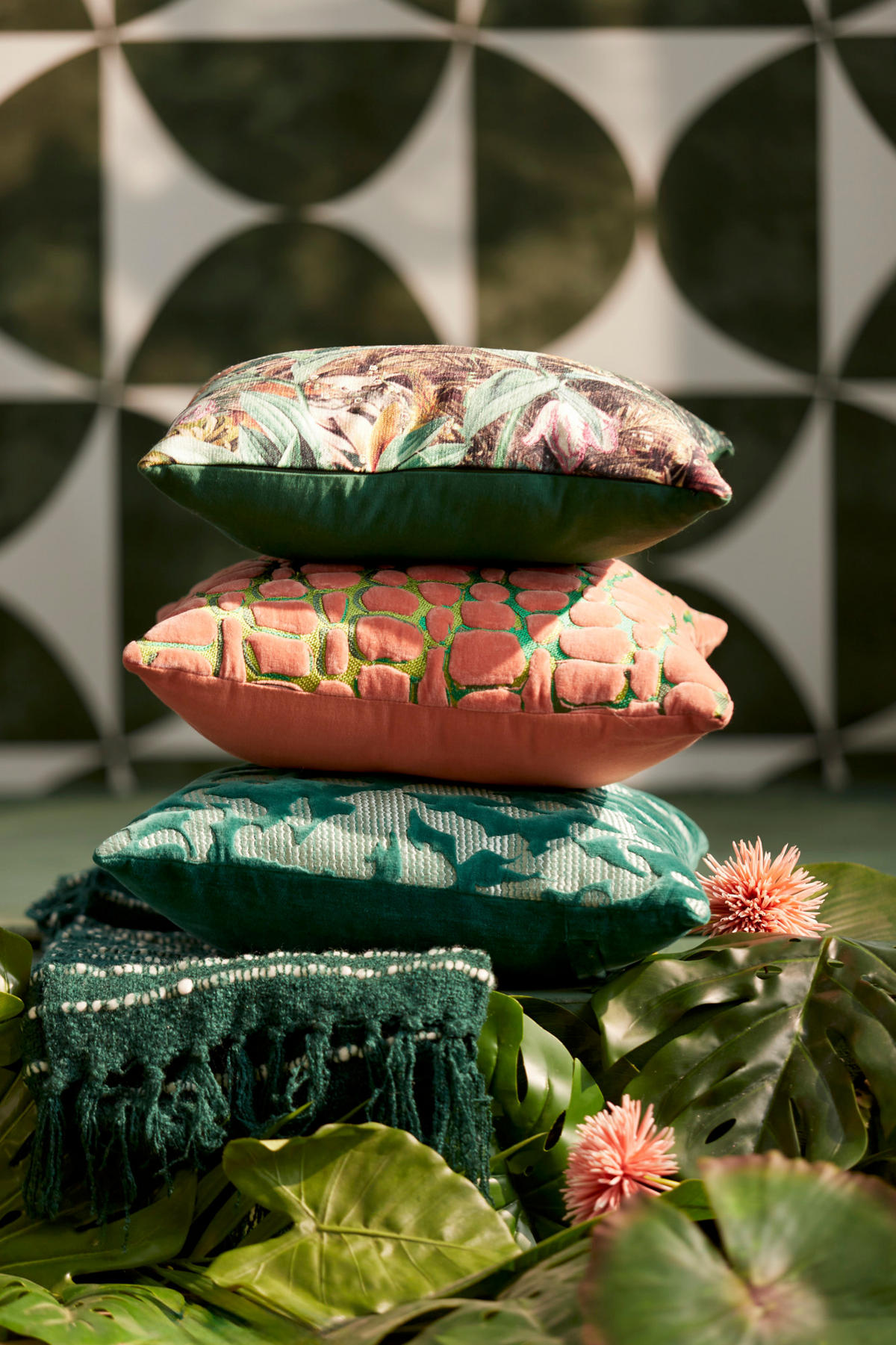 DEKOKISSEN Tomba Grün 45/45/10 cm - Grün, Textil (45/45cm) - Light & Living