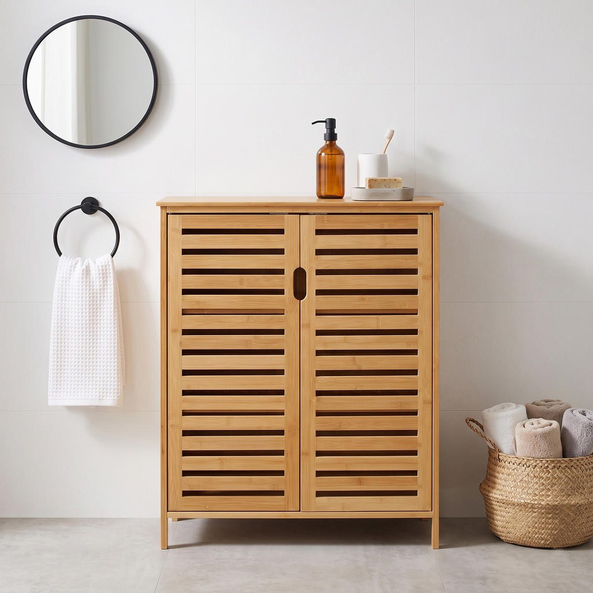 BADRUMSSKÅP Bambu sidoskåp med 2 jalusidörrar & hyllor - Naturfärgad, Naturmaterial (68/86/32cm) - Urban Meuble