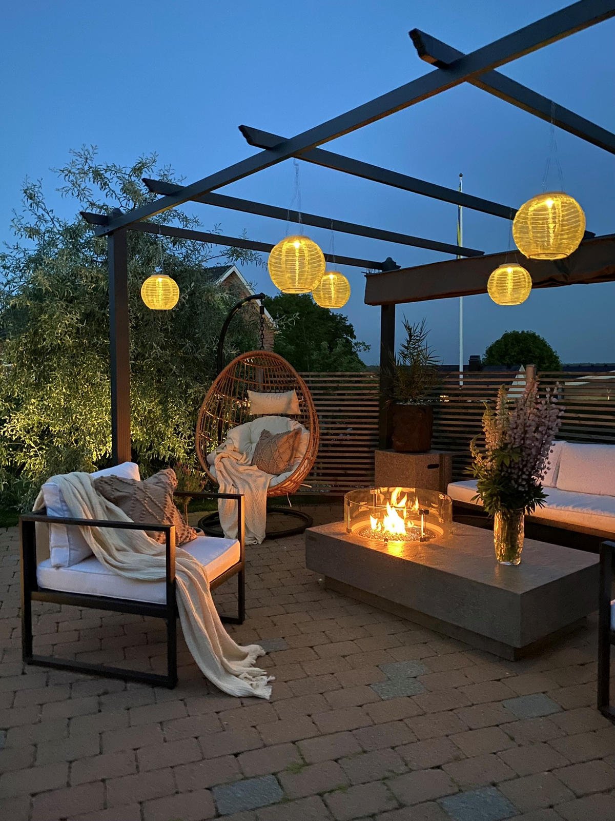 FEUERTISCH Metropolis Gasfeuerstelle aus GF-Beton 142/81/35 cm - Hellgrau, Naturmaterialien (81/35/142cm) - Elementi