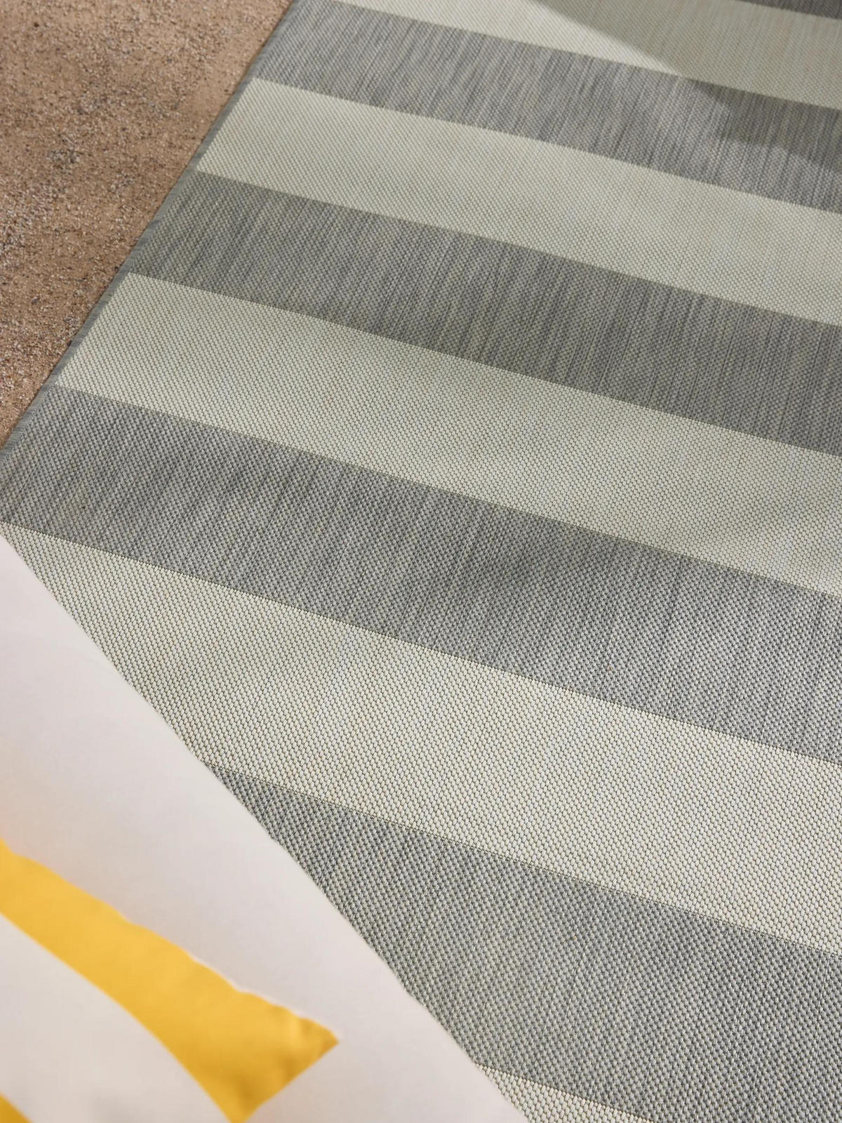 VNÚTORNÝ a vonkajší koberec Metro Šedá 80x150 cm - sivá, textil/plast (80/150cm) - benuta Nest