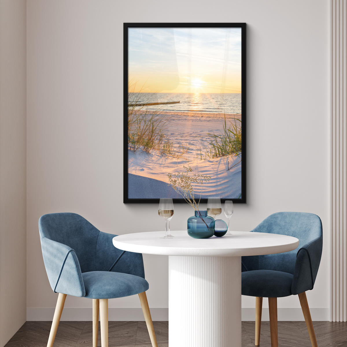 ZARÁMOVANÝ PLAGÁT Pláž - Slnko - Duny - Tráva - Piesok - Horizont 60x90 cm - svetlomodrá, papier (60/90cm) - MuchoWow