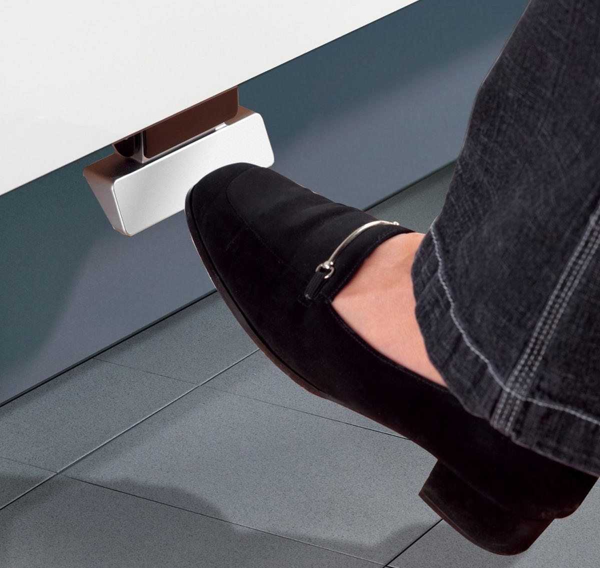 FUSSHEBEL Hailo Kick and Go für Mülleimer mit Frontauszug + Schubladen - Grau, Metall (12.2/6/1cm) - Hailo