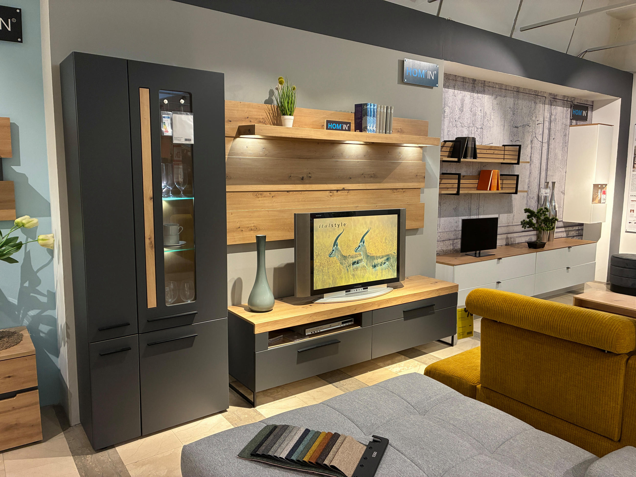 DNEVNI REGAL LOFT TWO - Hom`in
