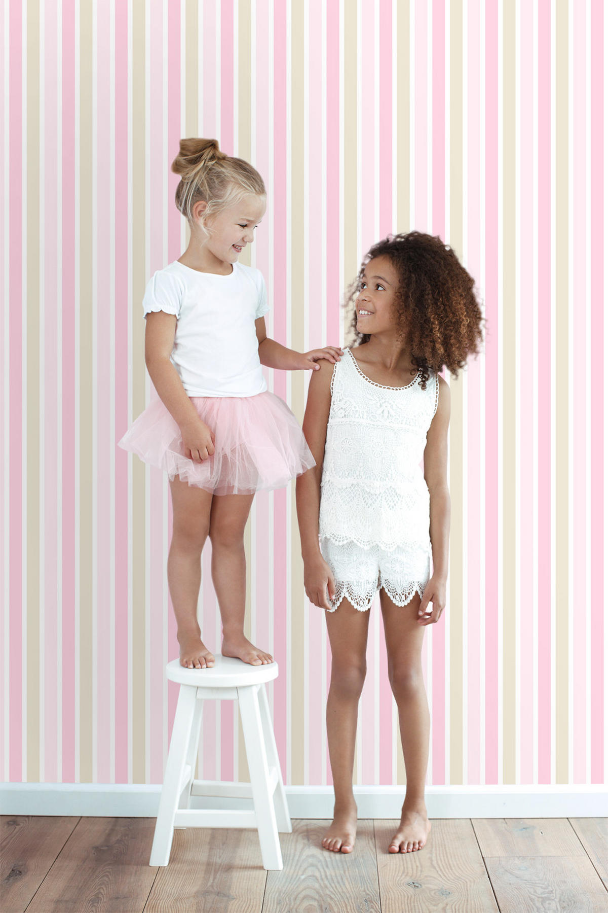 TAPETE vertikale Streifen 53 cm x 10.05 m - Pink, Papier (53/0.1cm) - ESTAhome