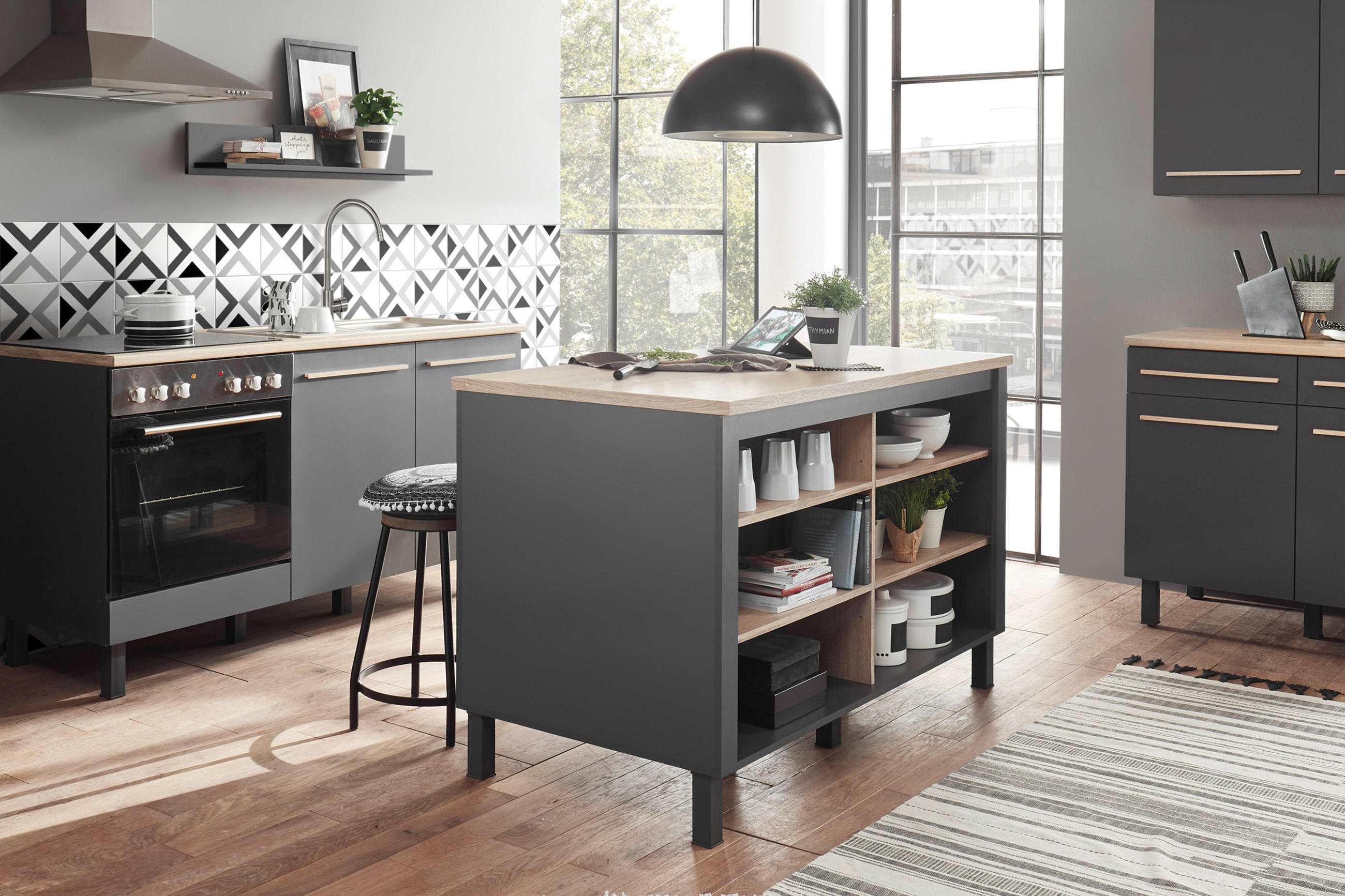 Küchenmöbel bei XXXLutz entdecken - Küchentische, Küchenstühle, Küchenregale, Küchenschränke, Küchensofas und mehr