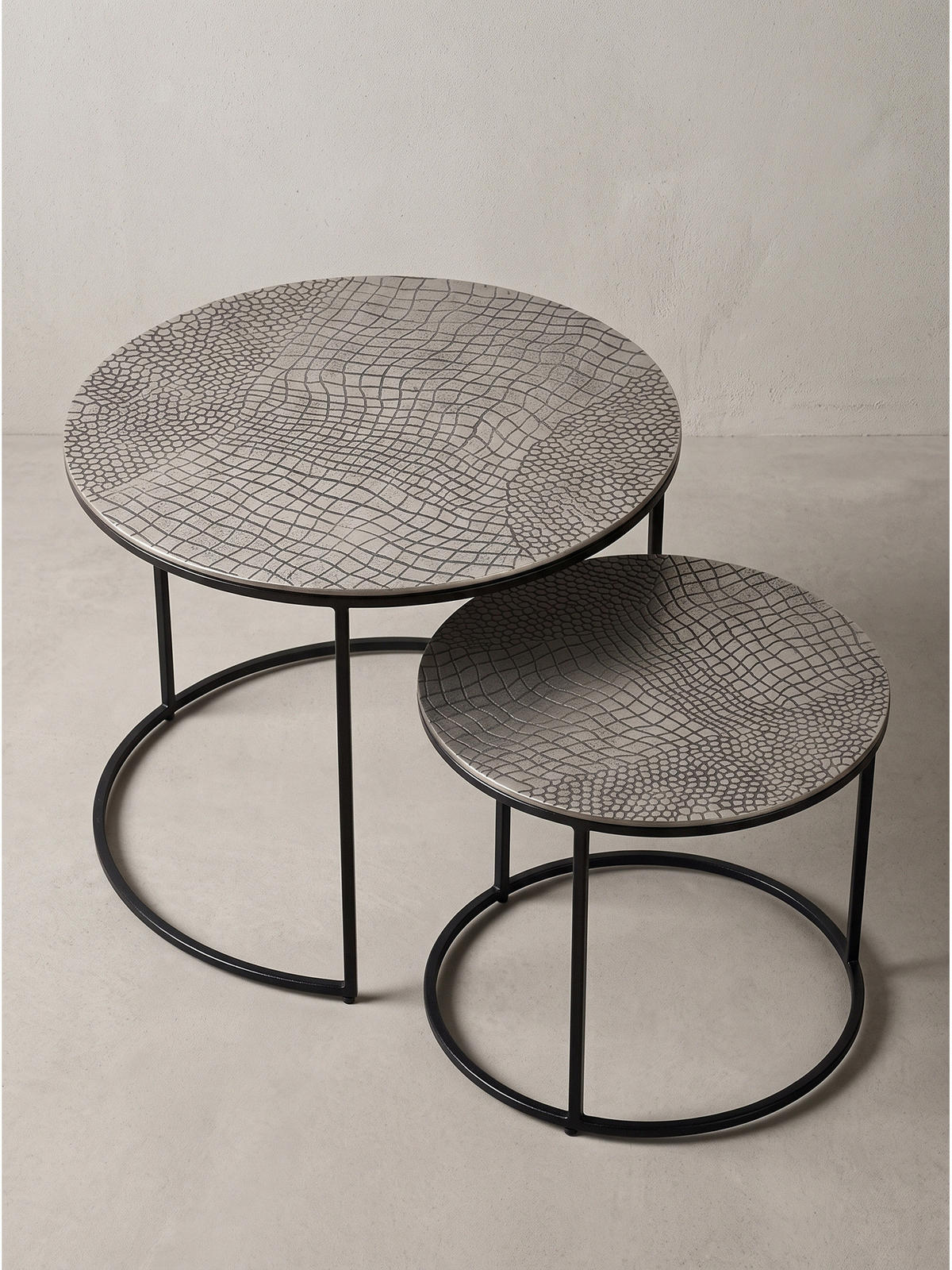 COUCHTISCHE 2er-Set VIENNE, Aluminium, handgefertigt, Silber, Ø 60 x 45 cm - Silberfarben/Schwarz, Metall (60/60/45cm) - KADIMA DESIGN