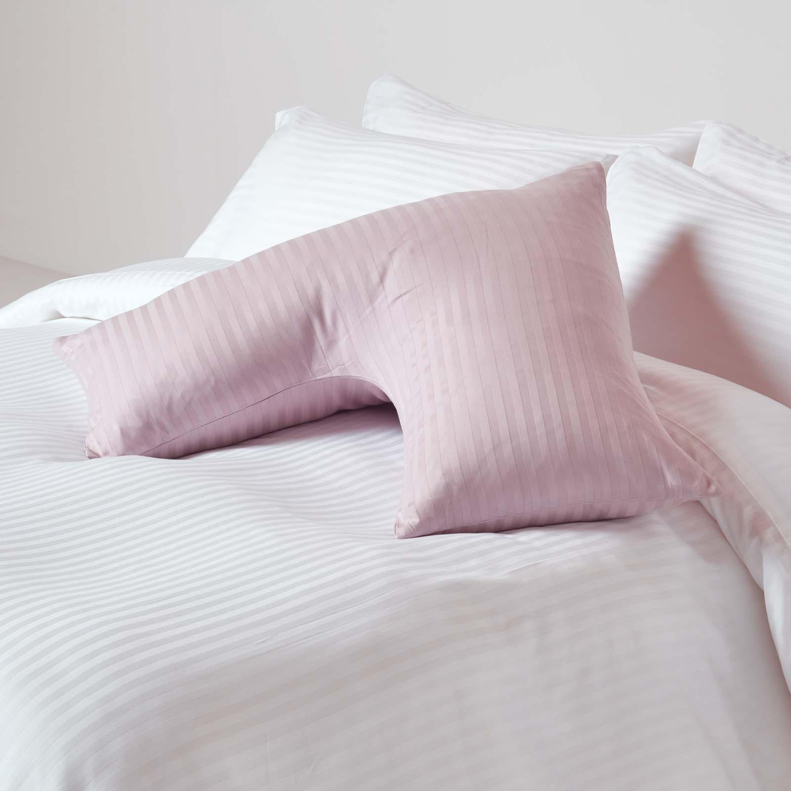 KISSENBEZUG für V-Form-Kissen, Damast-Streifen, Fadendichte 330 - Flieder, Textil (38/76cm) - Homescapes