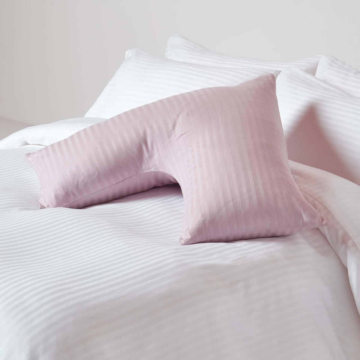 KISSENBEZUG für V-Form-Kissen, Damast-Streifen, Fadendichte 330 - Flieder, Textil (38/76cm) - Homescapes