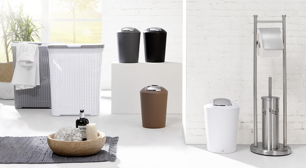 Badezimmer mit Schwingdeckeleimer 5L grau, schwarz, weiß und WC-Bürstengarnitur Metal, Edelstahl von Kela