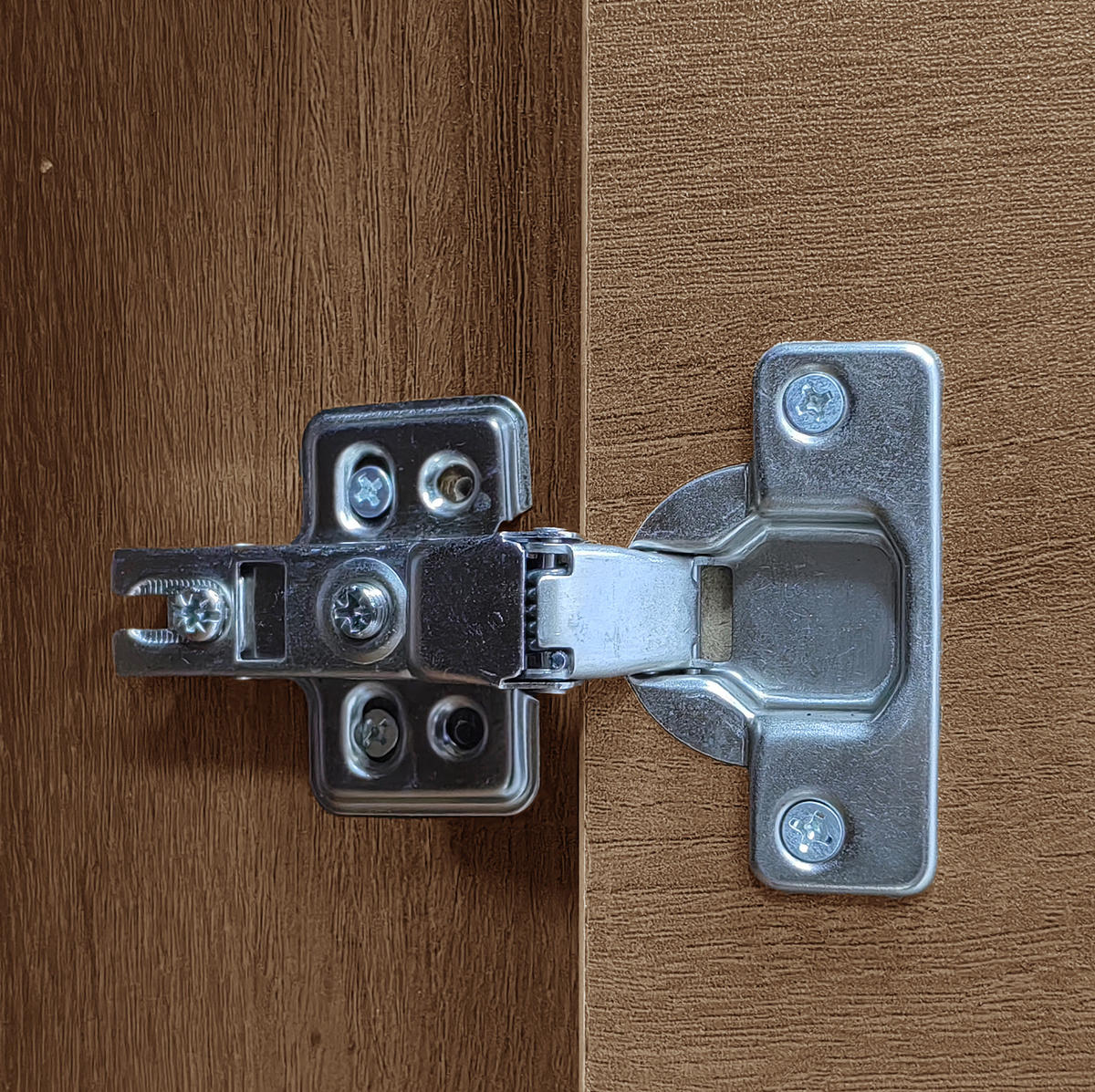 VITRINENSCHRANK aus MDF mit Glasfront und 4 Schubladen Nussbaumfarben - Walnussfarben, Holzwerkstoff (75.5/164.5/35cm) - Modenvie