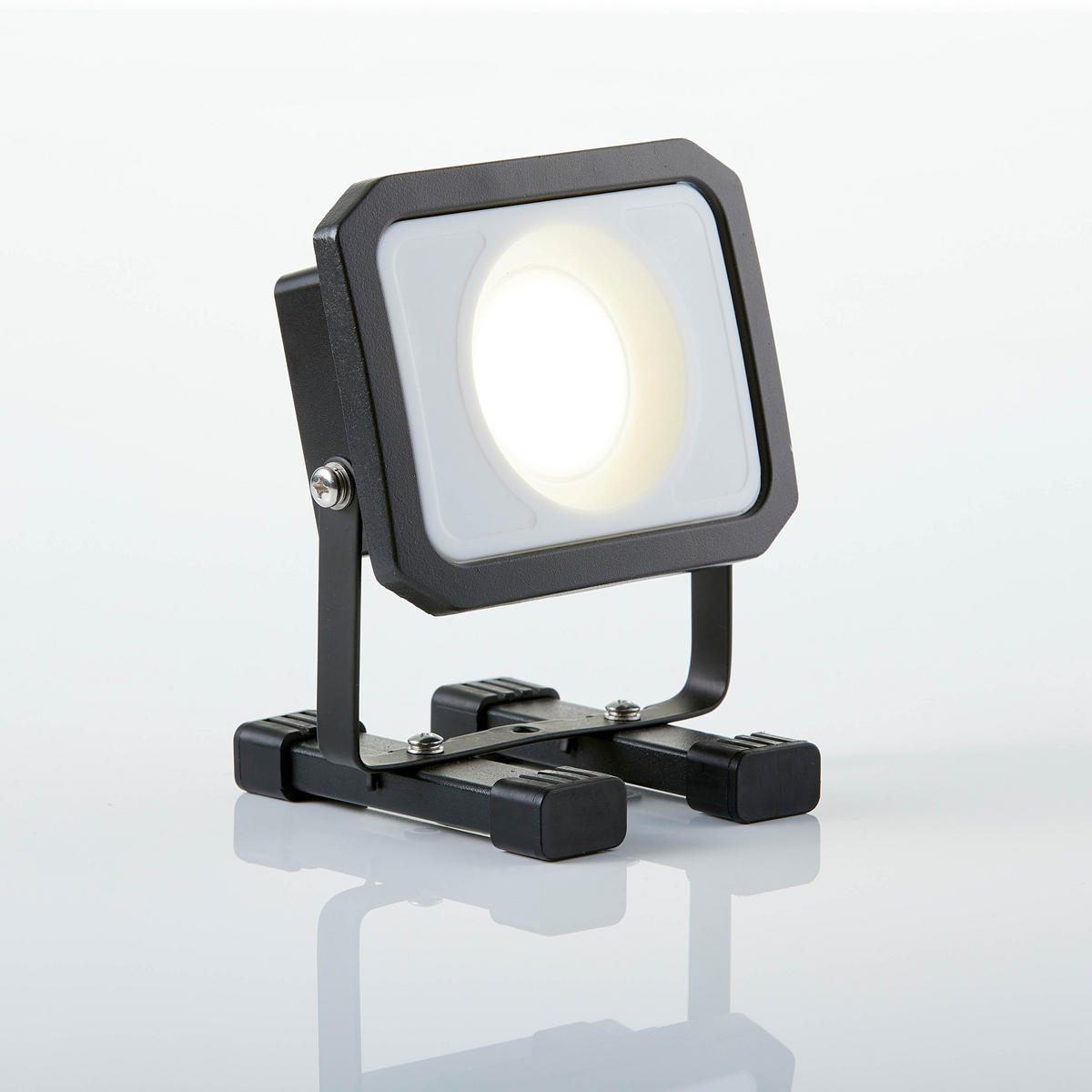 AKKU-LED-BAUSTRAHLER - 1300 Lumen, spritzwassergeschützt mit Haken für Innen und Außen, 2-fach dimmbar, 6600mAh Akku - Schwarz, Kunststoff (12/10.5/14cm) - Northpoint