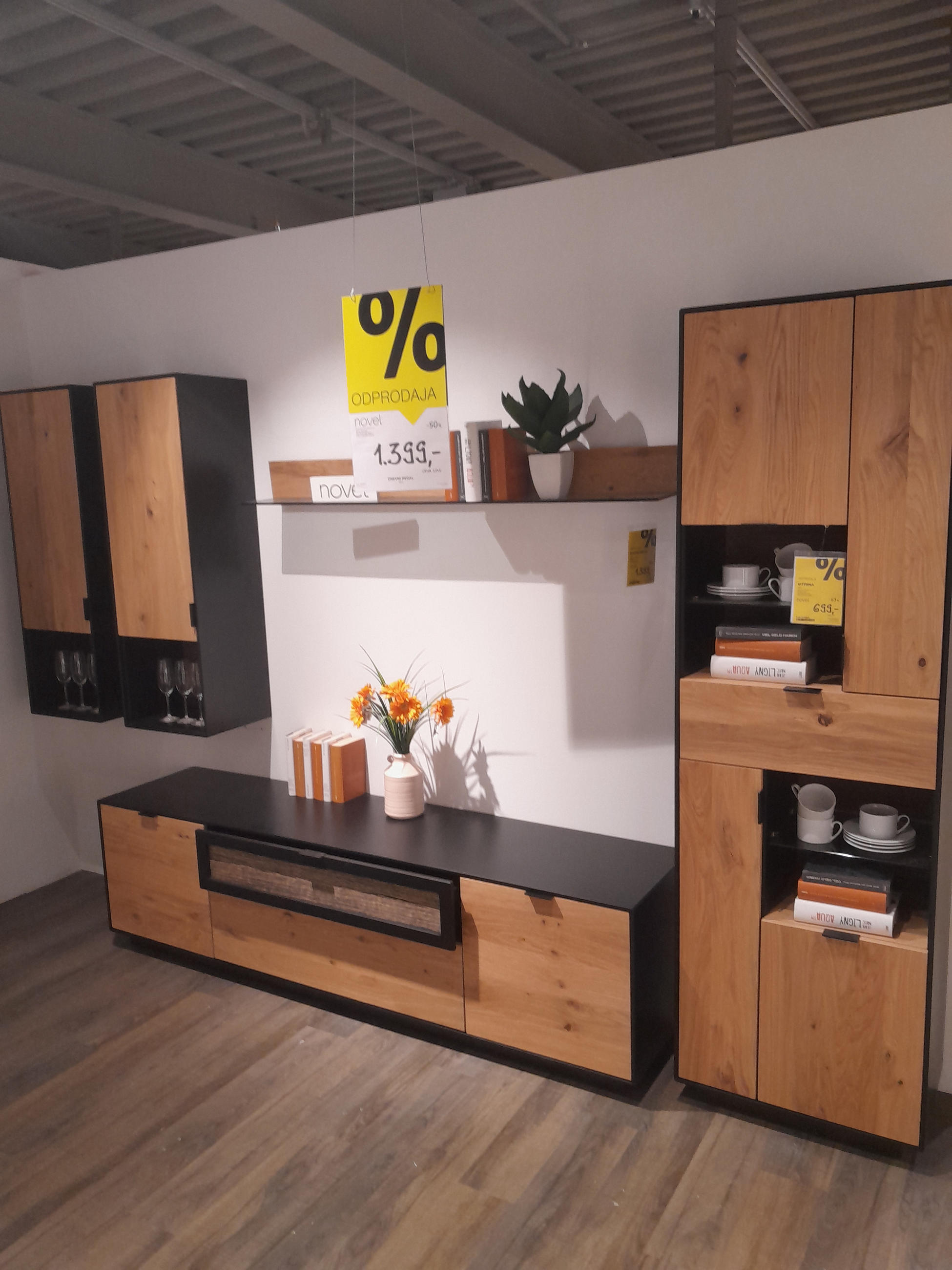 Nola vitrina - Novel